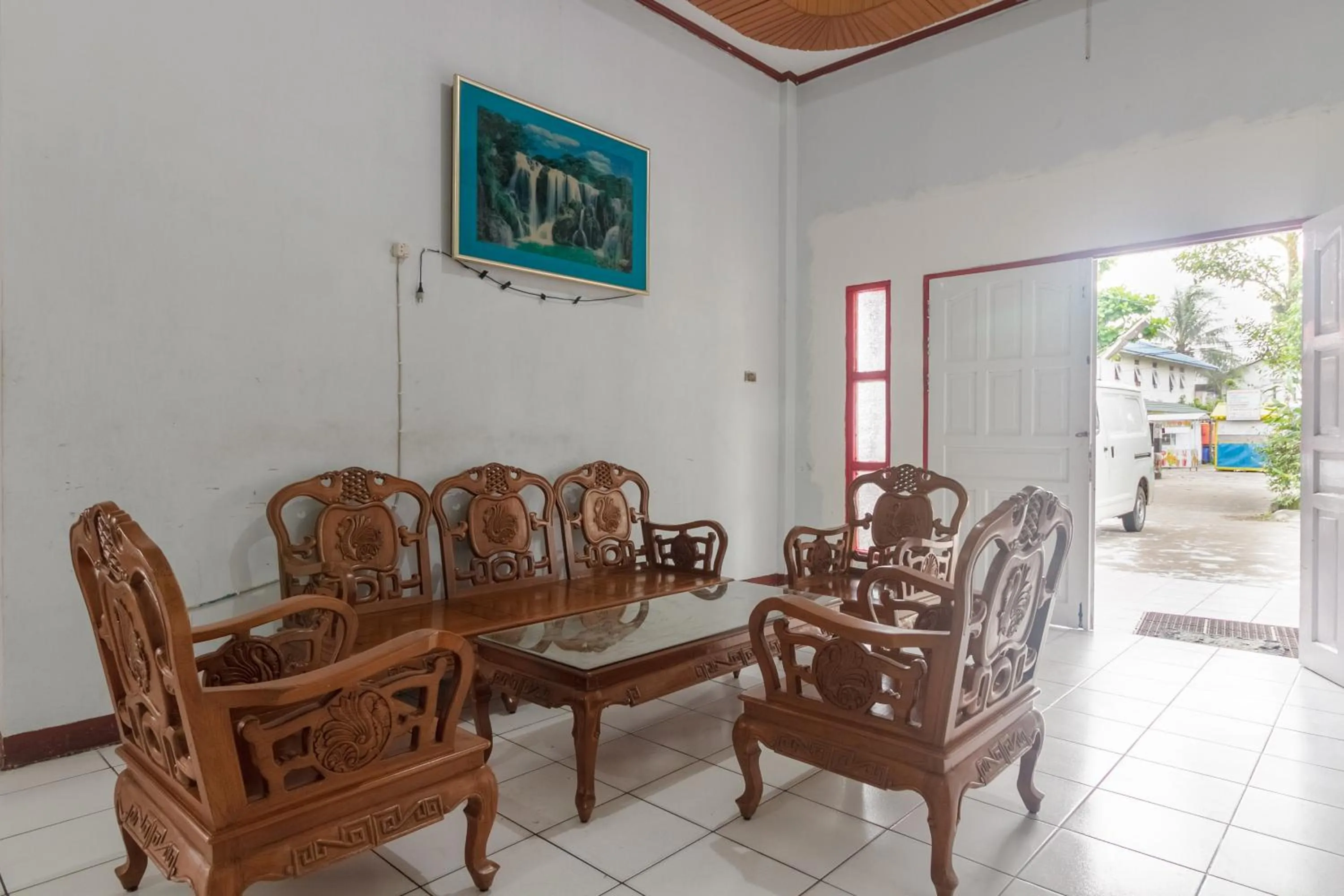 Dining area in KoolKost Syariah near Ayani Mega Mall Pontianak