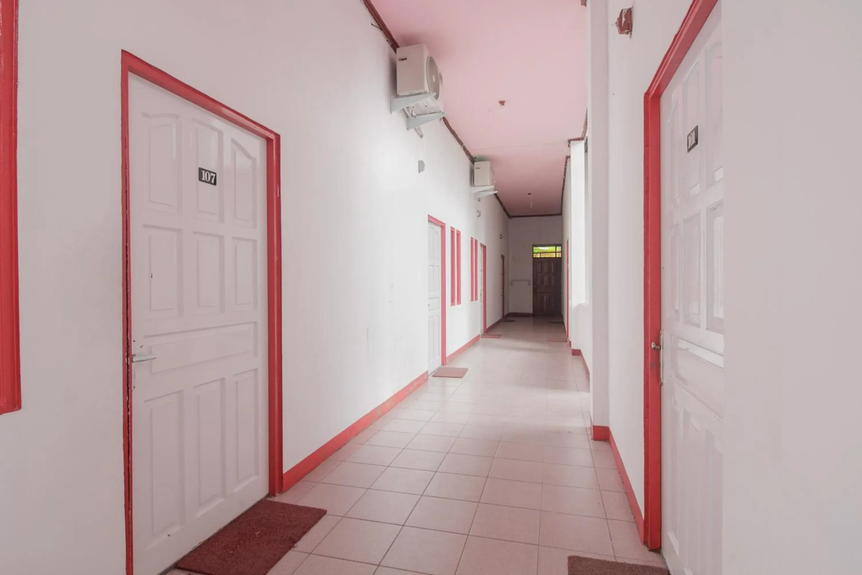 Property building in KoolKost Syariah near Ayani Mega Mall Pontianak Property building in KoolKost Syariah near Ayani Mega Mall Pontianak