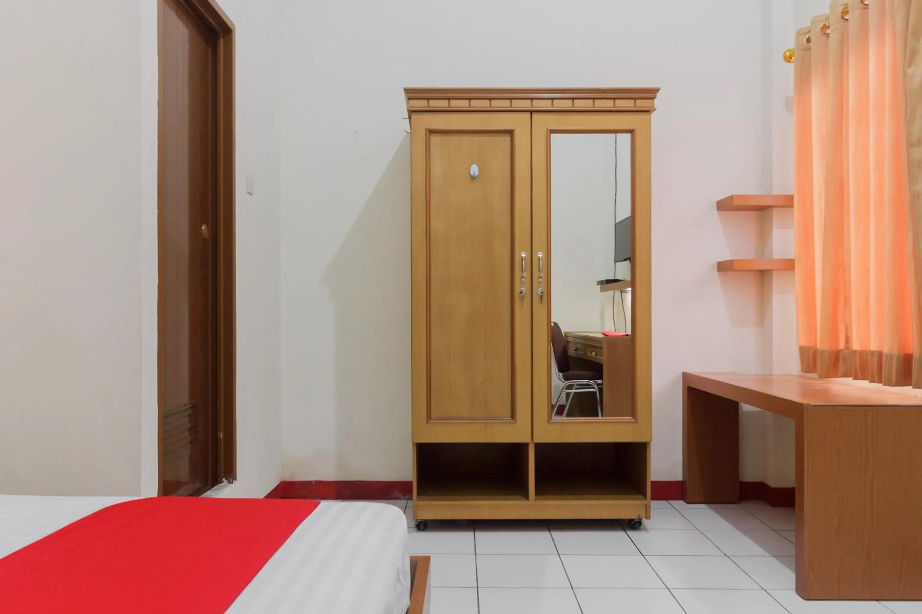 Photo of the whole room in KoolKost Syariah near Ayani Mega Mall Pontianak Photo of the whole room in KoolKost Syariah near Ayani Mega Mall Pontianak