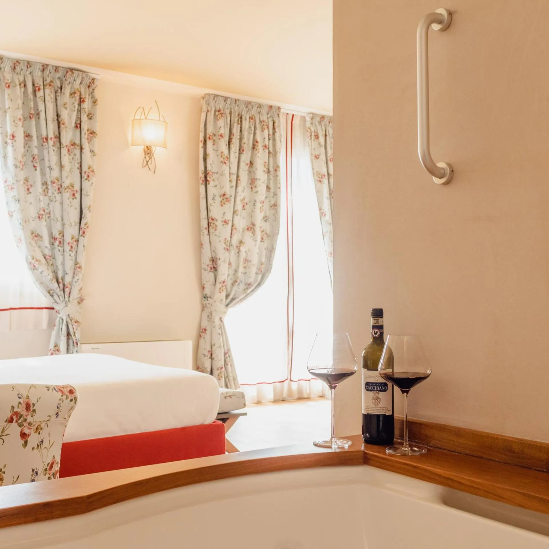 Hot Tub, Bed in Resort 37