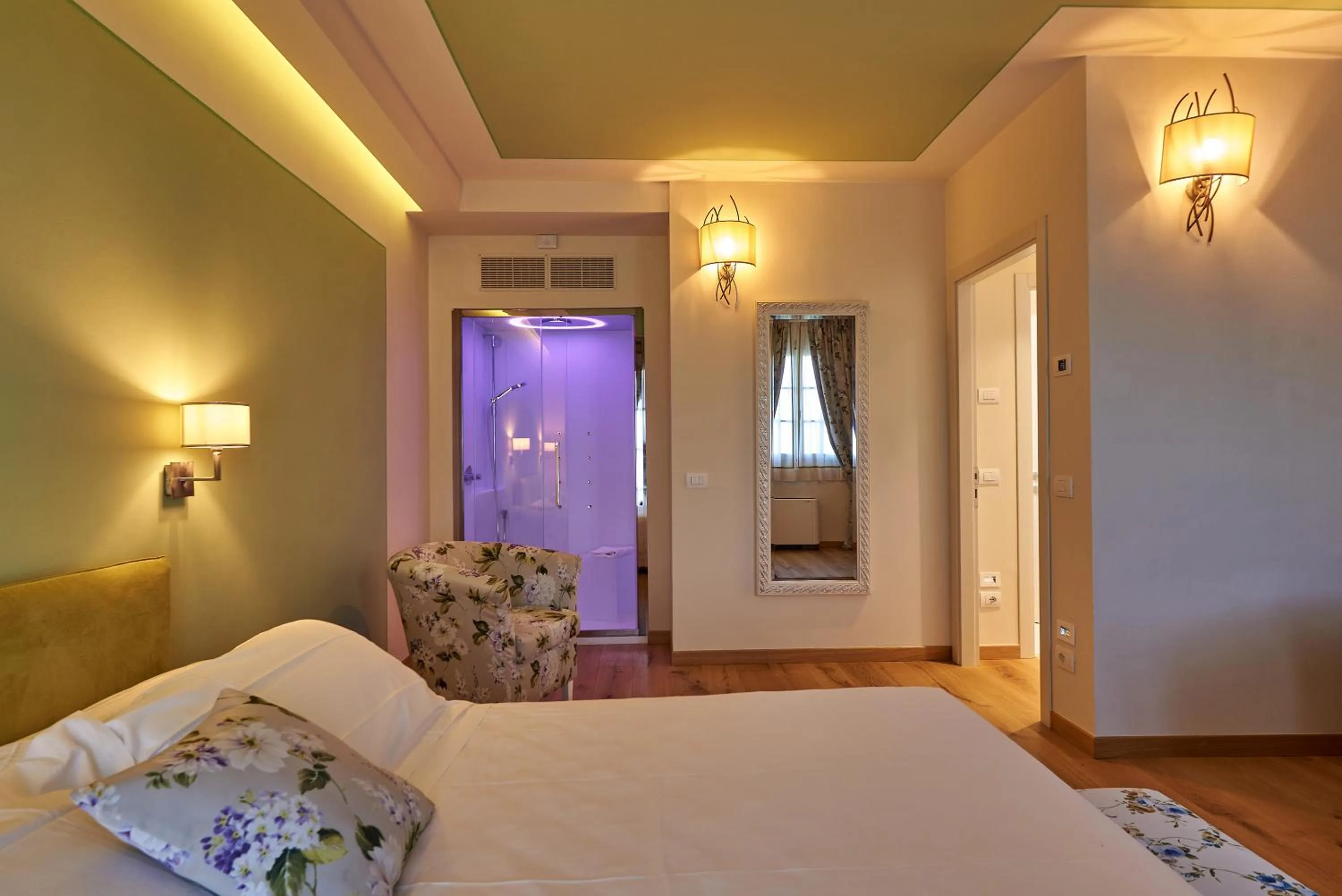 Photo of the whole room, Bed in Resort 37