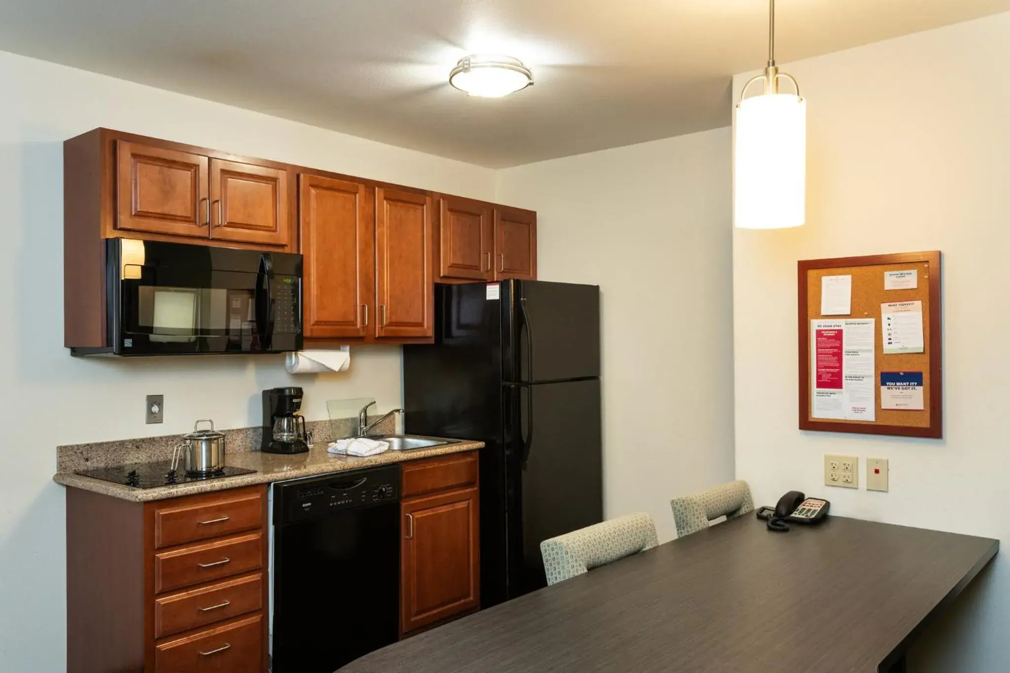 One-Bedroom Queen Room with Mobility Accessible Tub - Non-Smoking in Candlewood Suites Roswell by IHG One-Bedroom Queen Room with Mobility Accessible Tub - Non-Smoking in Candlewood Suites Roswell by IHG