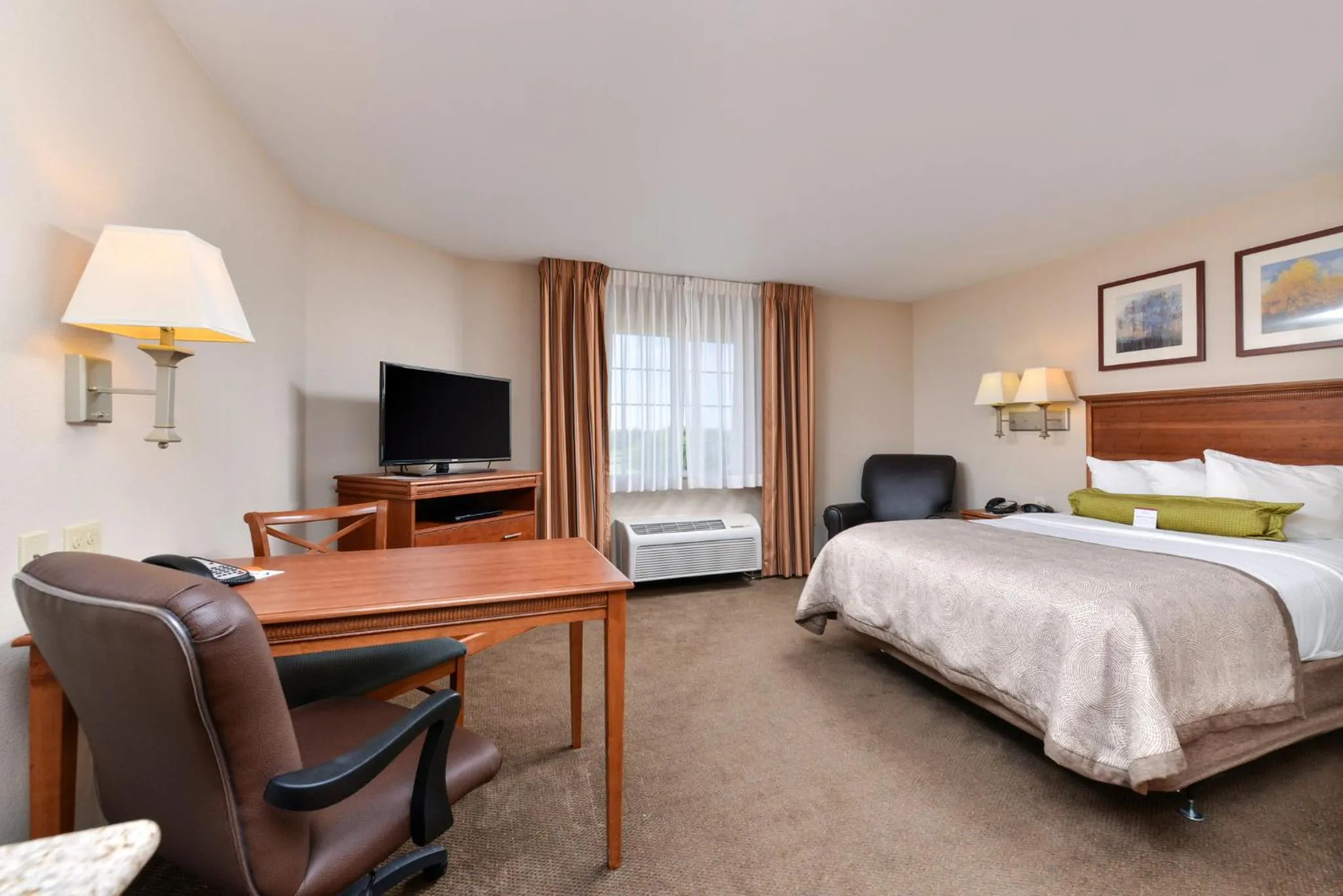 Photo of the whole room, Bed in Candlewood Suites Roswell by IHG