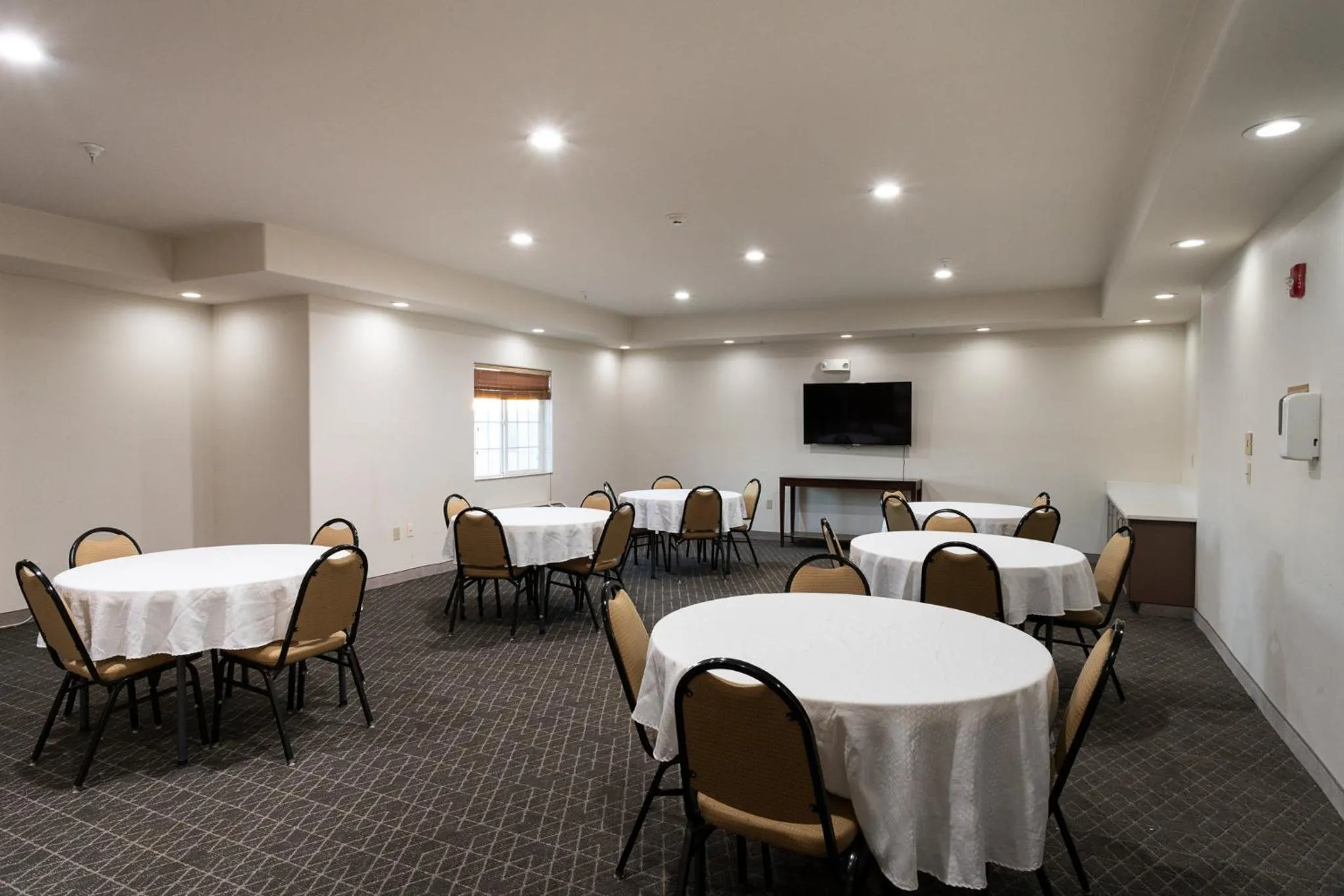 Meeting/conference room in Candlewood Suites Roswell by IHG