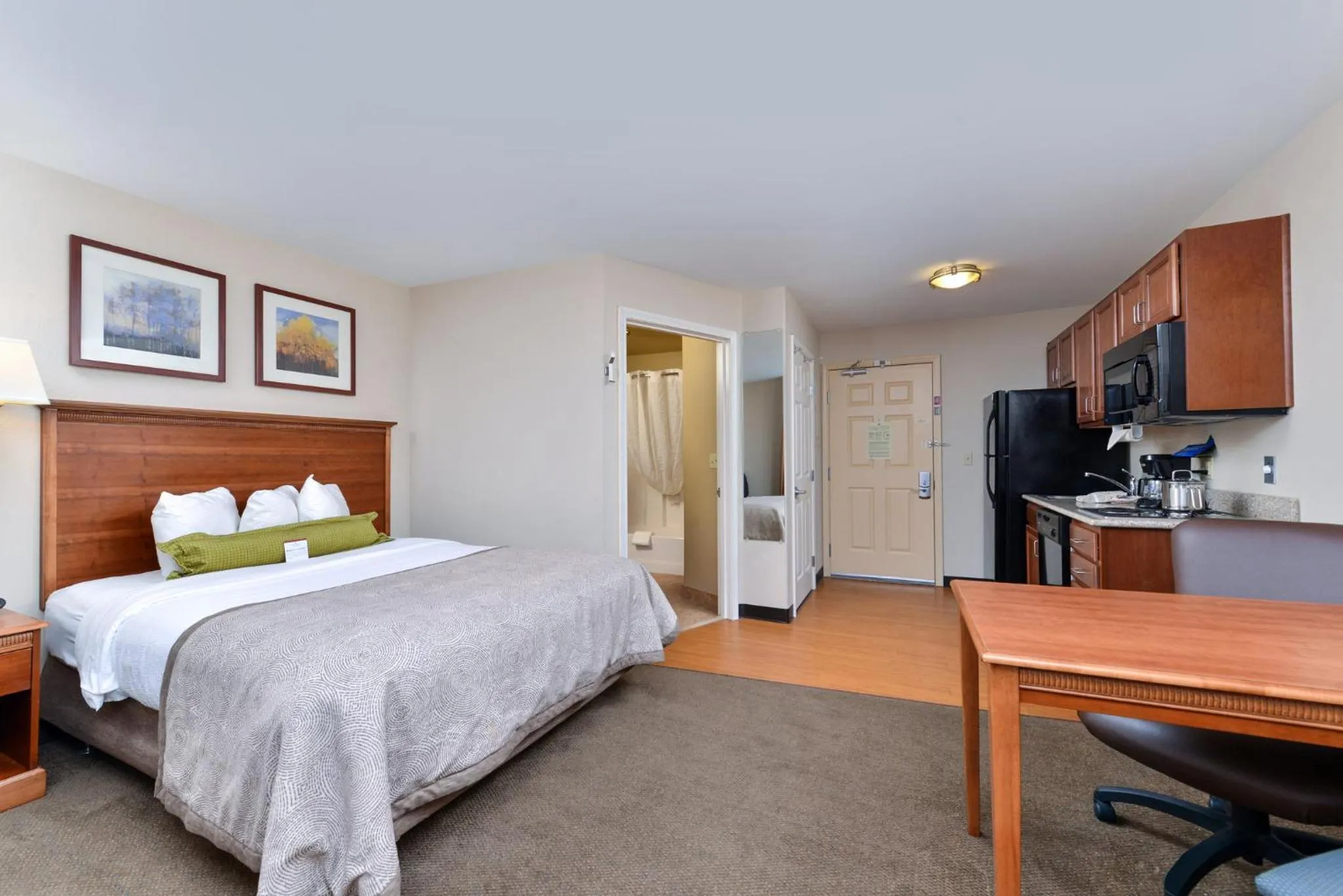 Photo of the whole room, Bed in Candlewood Suites Roswell by IHG