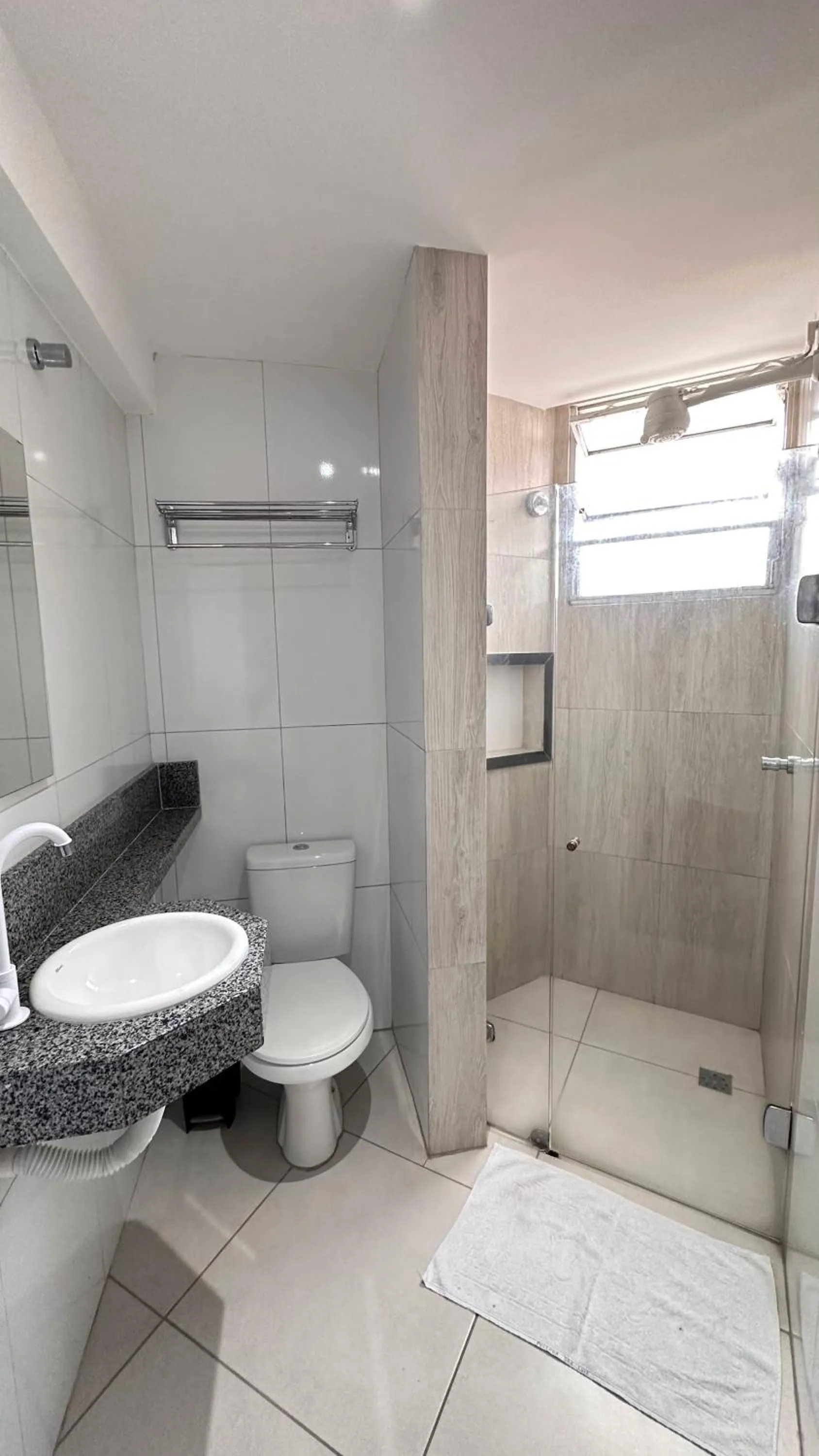 Shower in Pousada São Luiz