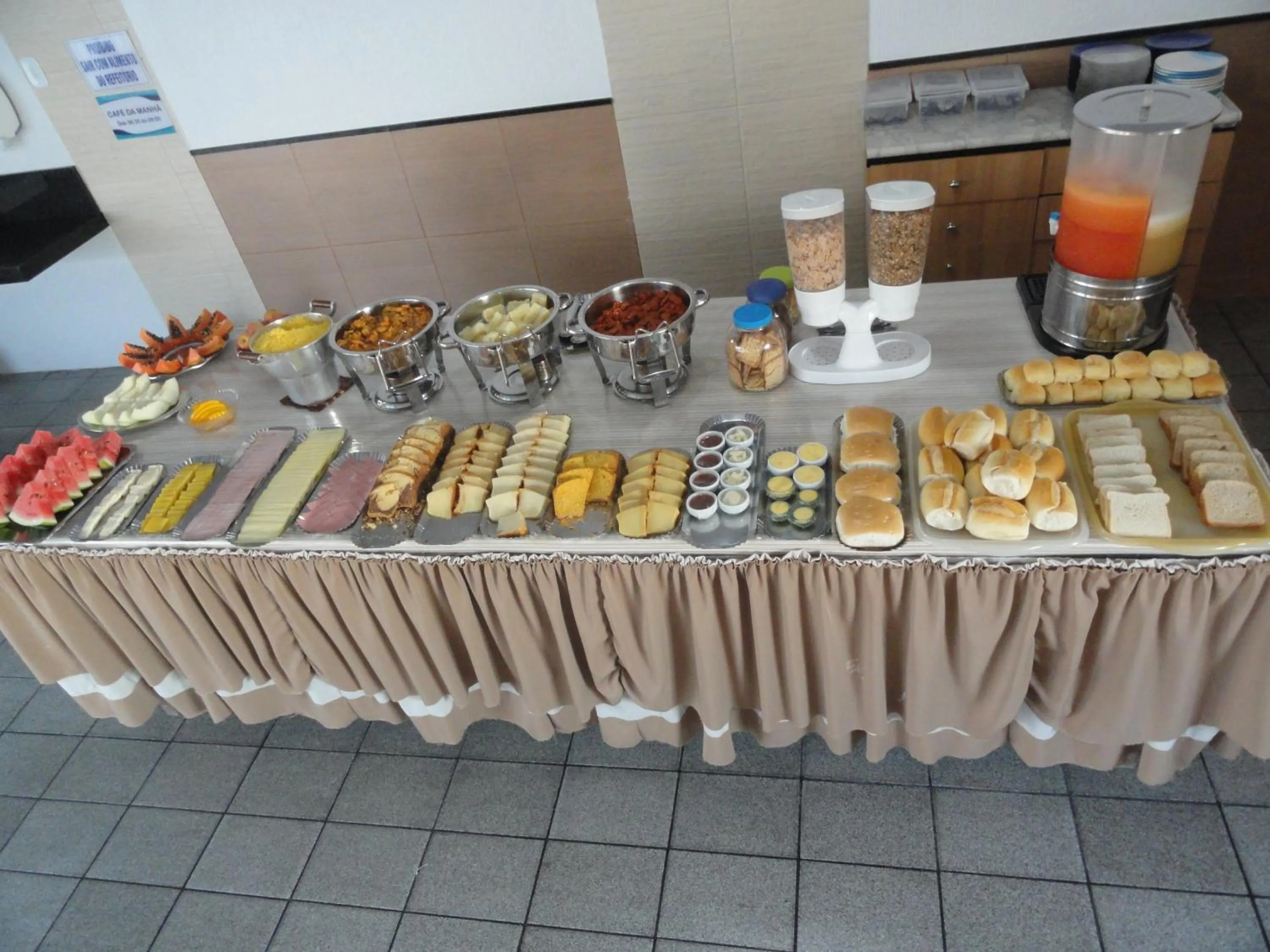 Restaurant/places to eat in Pousada São Luiz