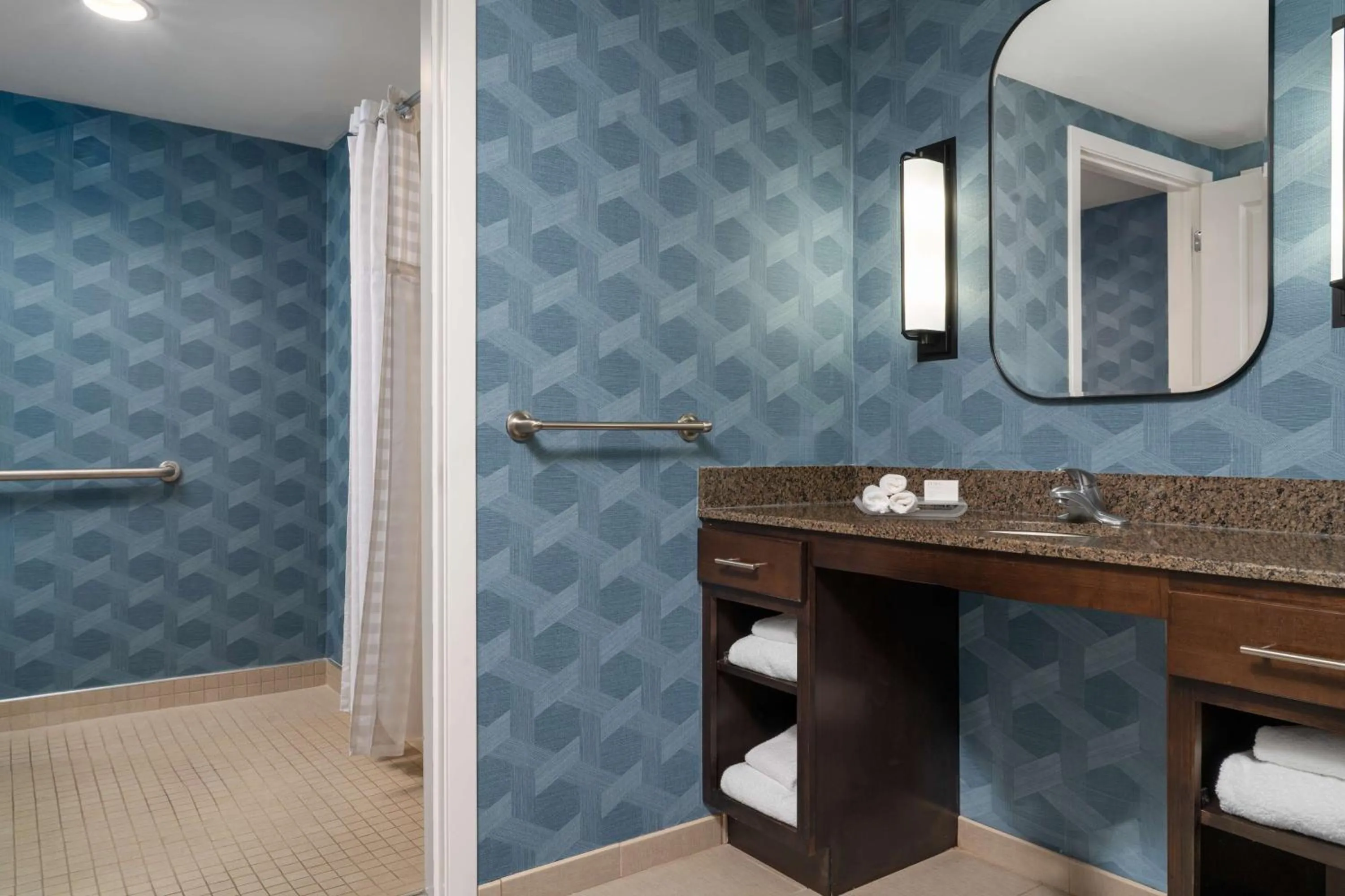 Bathroom in Homewood Suites by Hilton Newport-Middletown