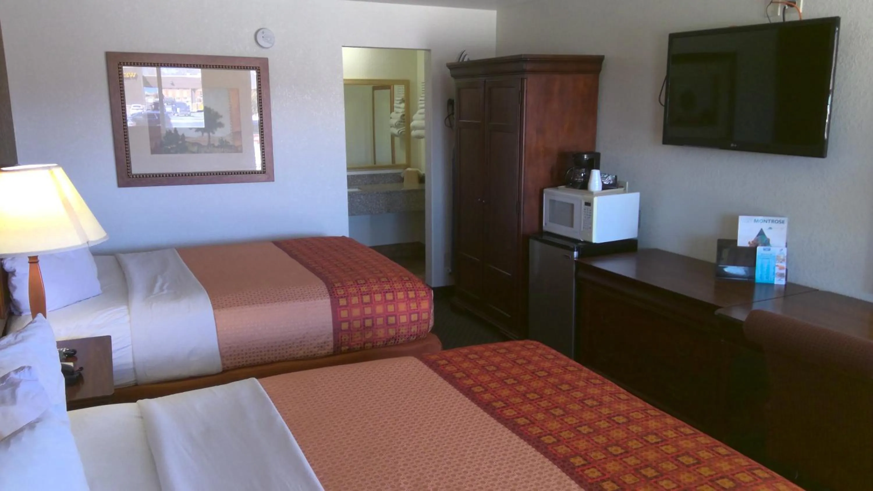 Photo of the whole room in 1st Interstate Inn Montrose