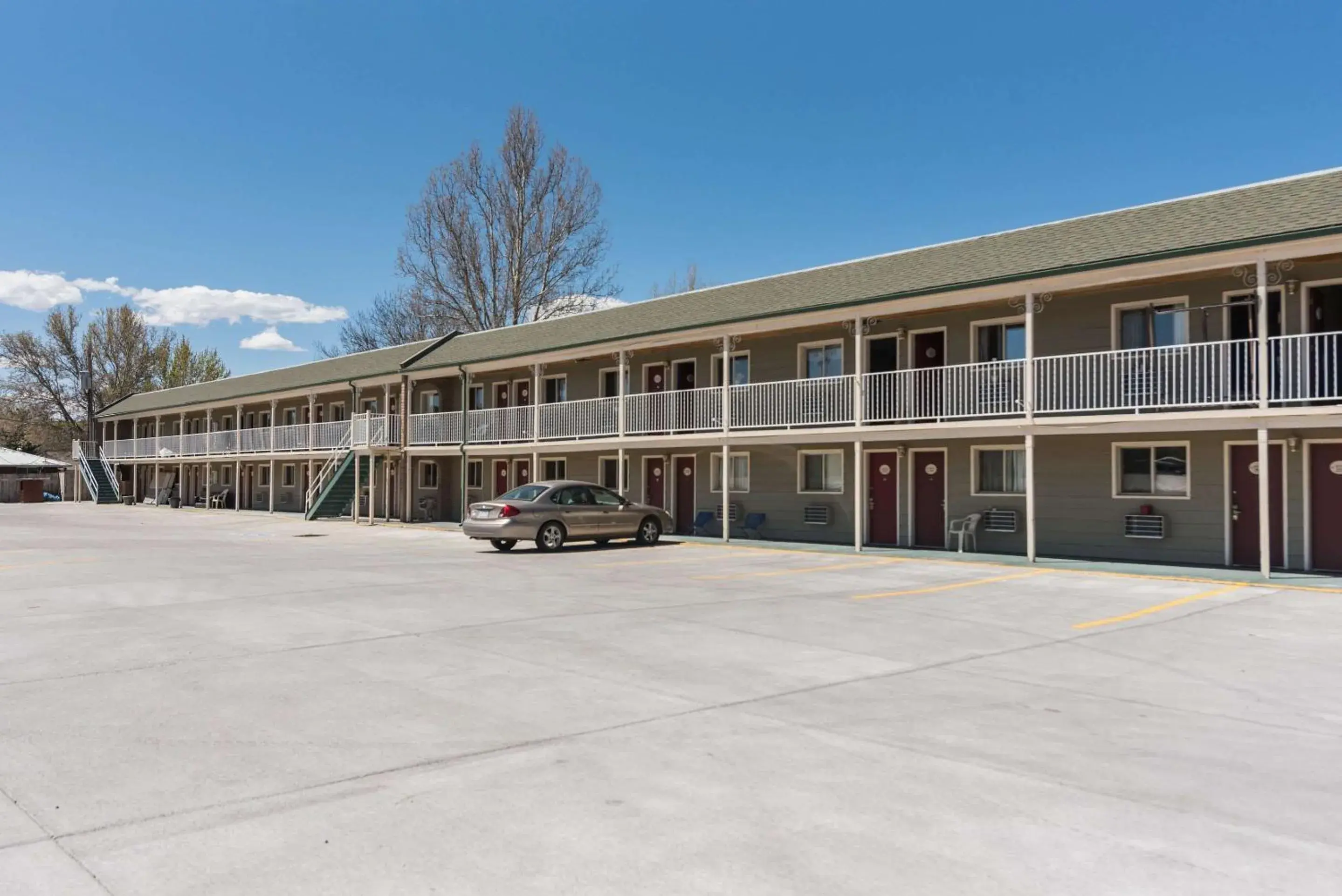 Property building in 1st Interstate Inn Montrose Property building in 1st Interstate Inn Montrose