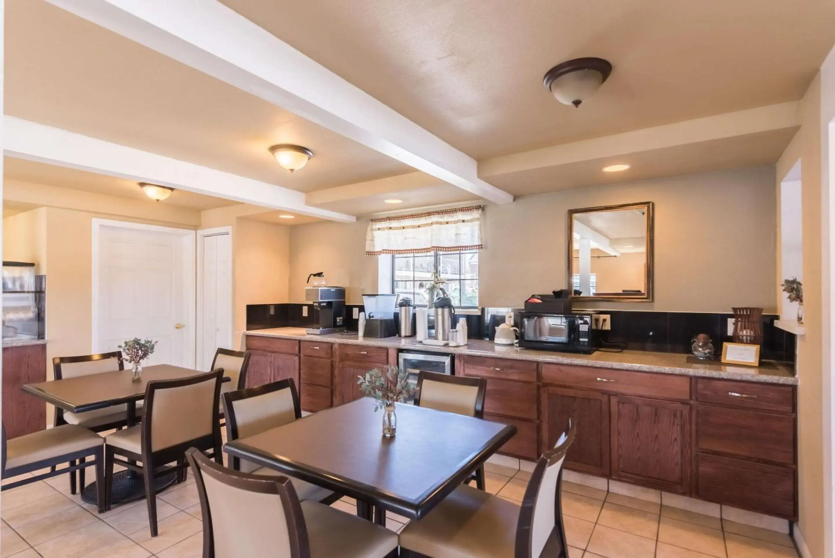 Restaurant/places to eat in 1st Interstate Inn Montrose Restaurant/places to eat in 1st Interstate Inn Montrose