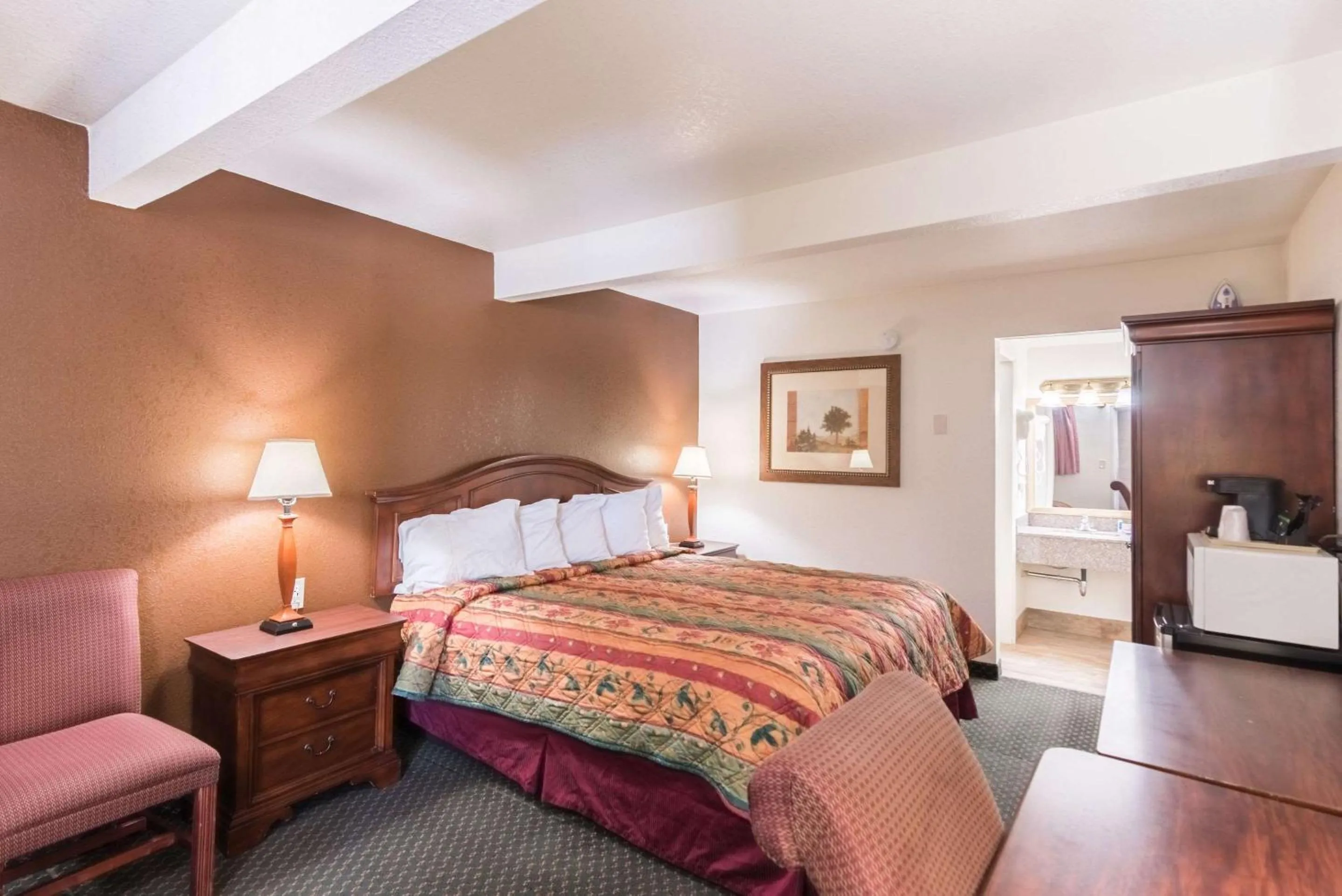 Photo of the whole room in 1st Interstate Inn Montrose