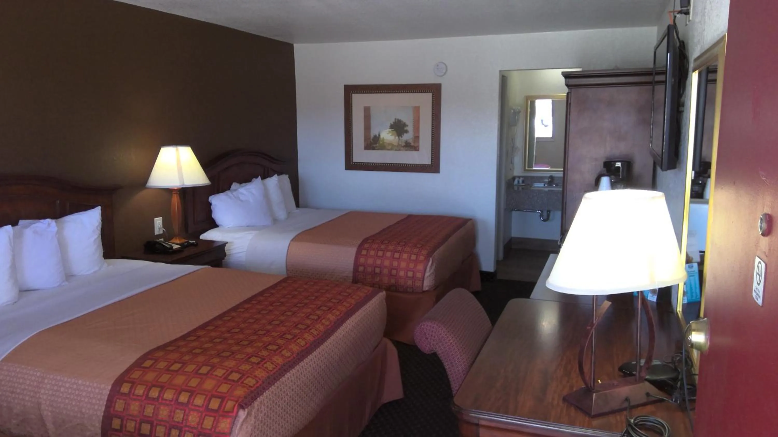 Photo of the whole room in 1st Interstate Inn Montrose