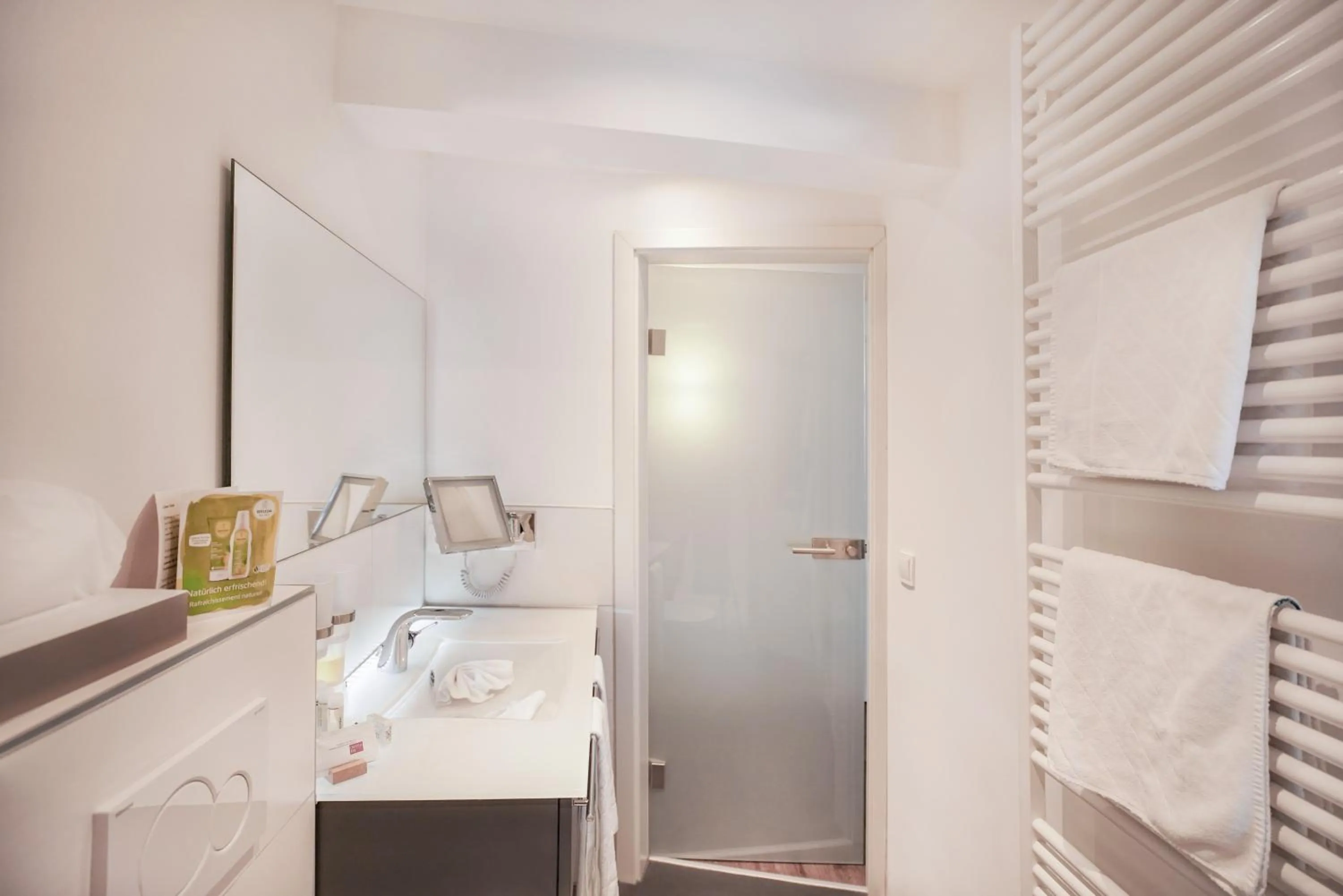 Bathroom, Bed in Hotel Restaurant Der Engel, Sasbachwalden