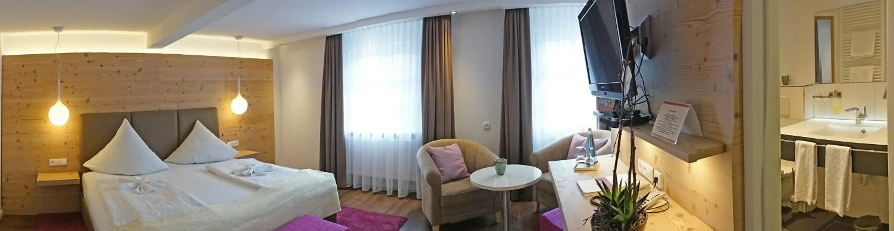 Photo of the whole room, Bed in Hotel Restaurant Der Engel, Sasbachwalden