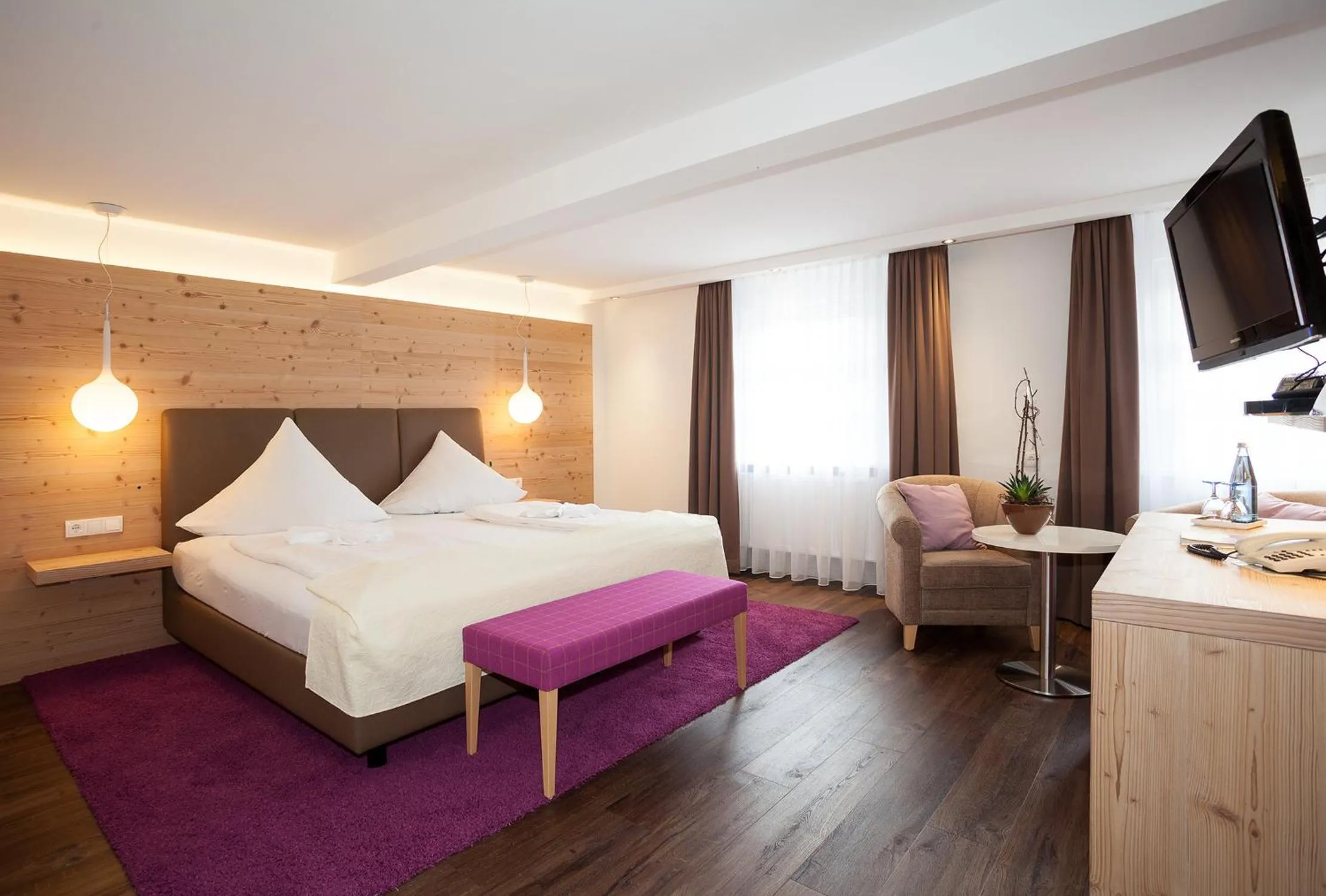 Photo of the whole room, Bed in Hotel Restaurant Der Engel, Sasbachwalden