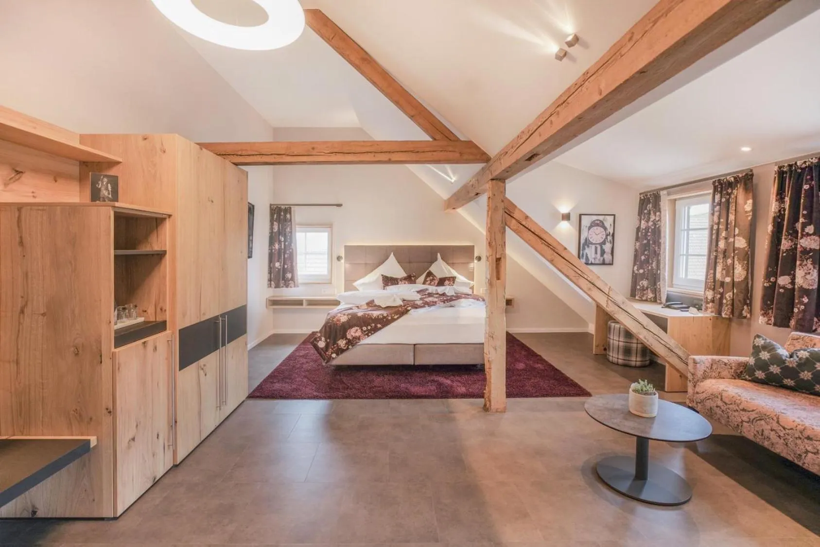 Seating area, Bed in Hotel Restaurant Der Engel, Sasbachwalden