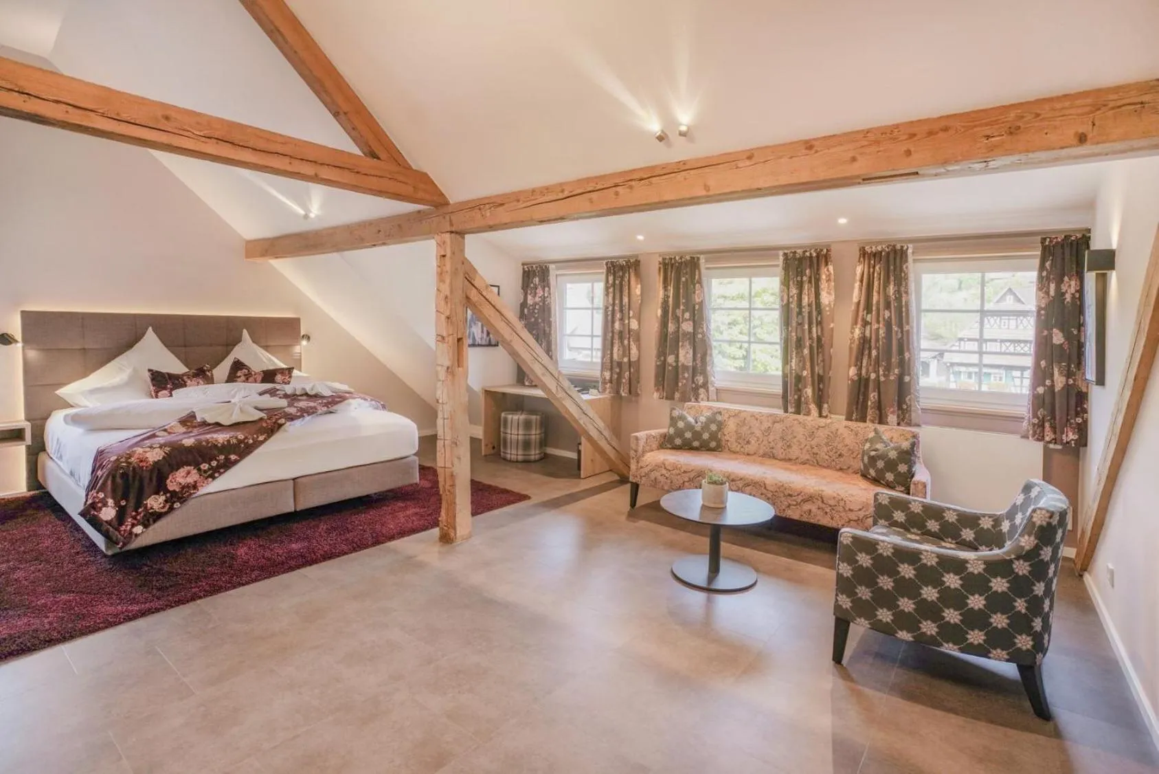 Living room, Bed in Hotel Restaurant Der Engel, Sasbachwalden