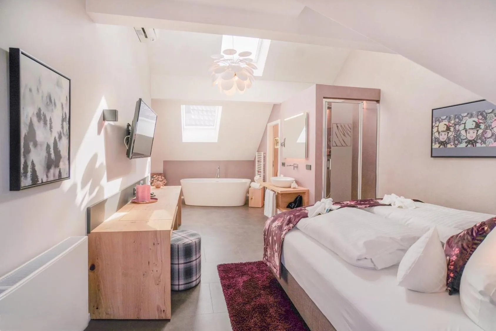 Photo of the whole room, Bed in Hotel Restaurant Der Engel, Sasbachwalden