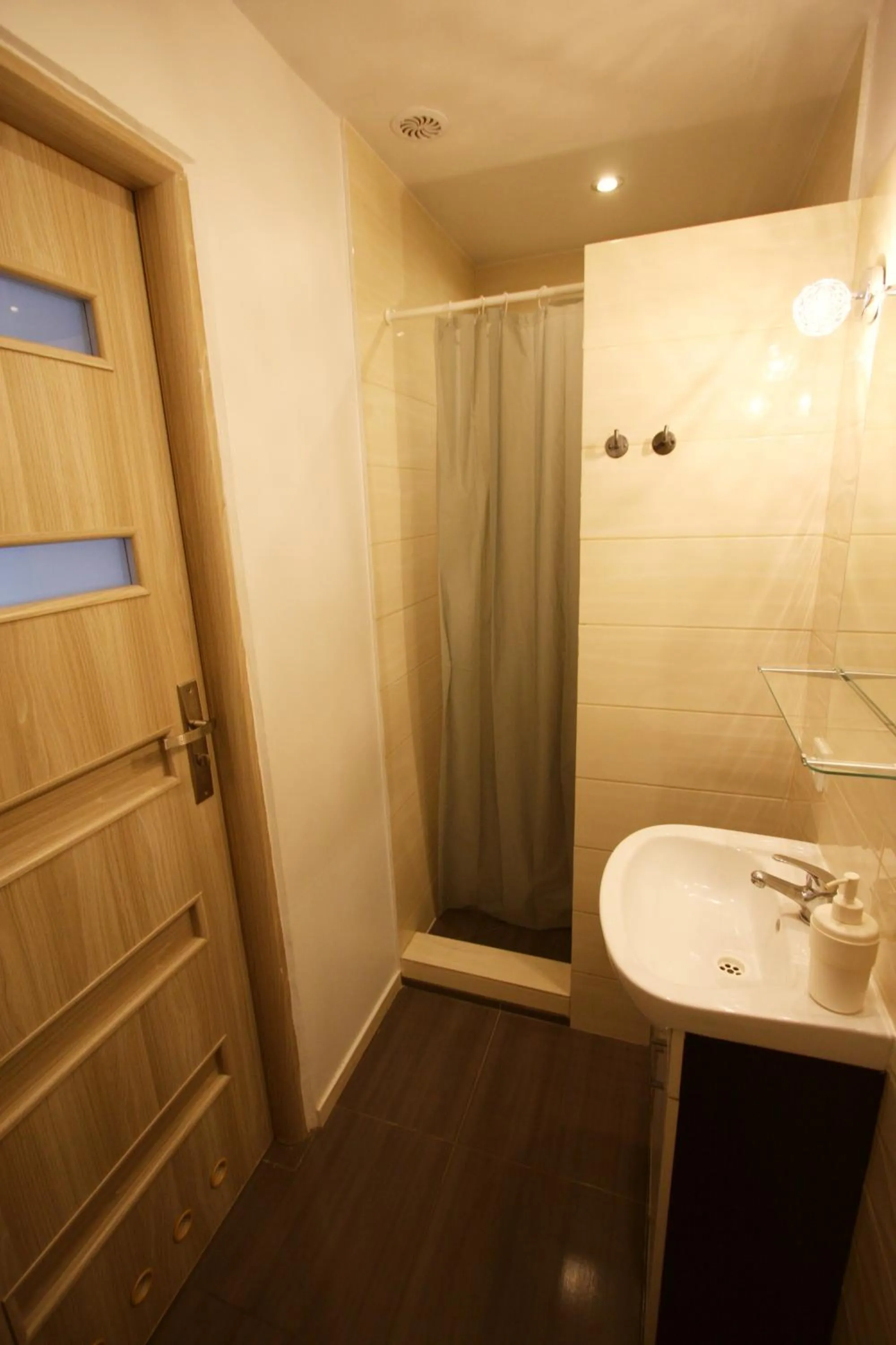 Shower in Pokoje Nadrzeczna 45