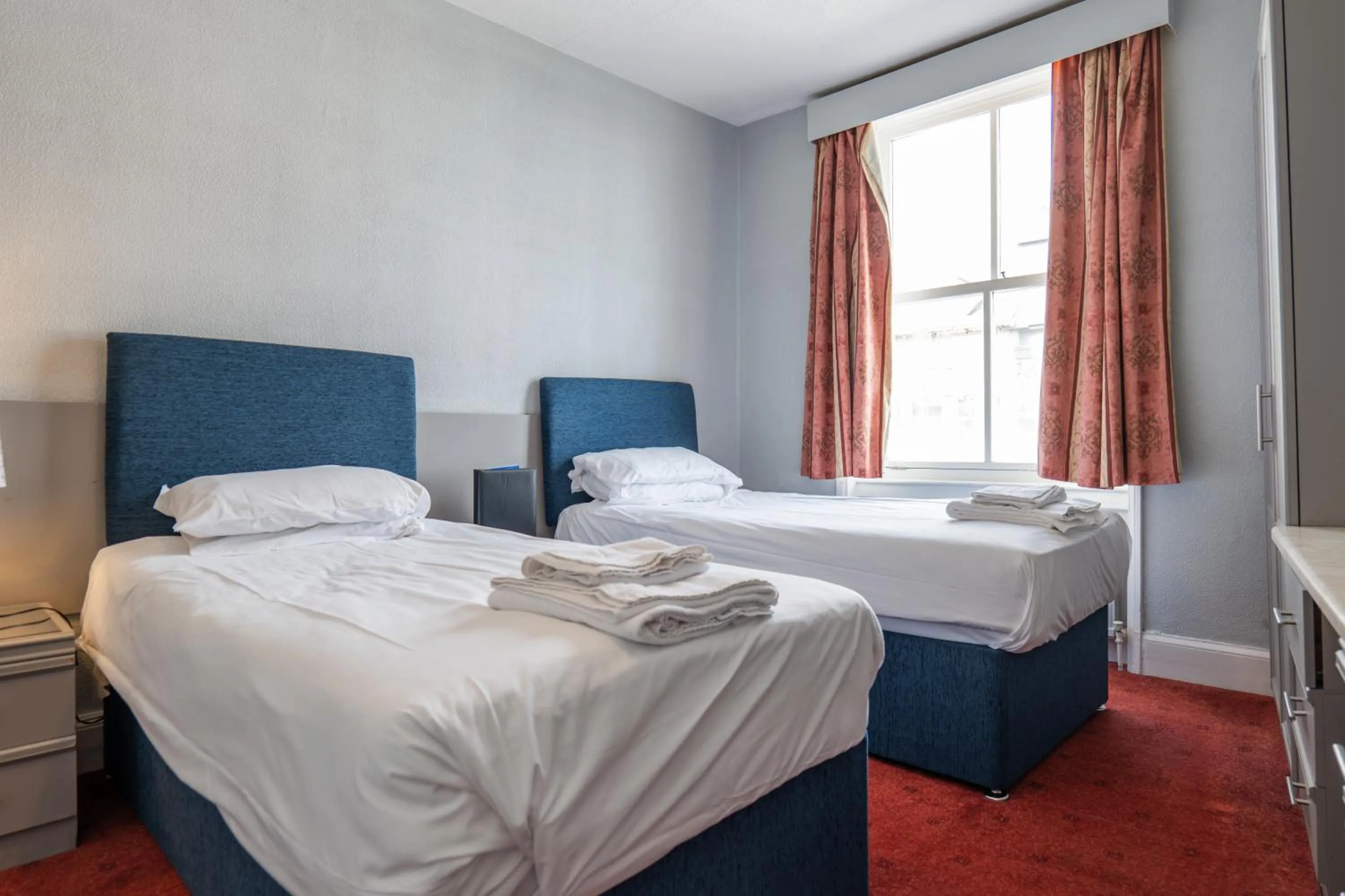 Bedroom, Bed in Delmont Hotel & View Restaurant