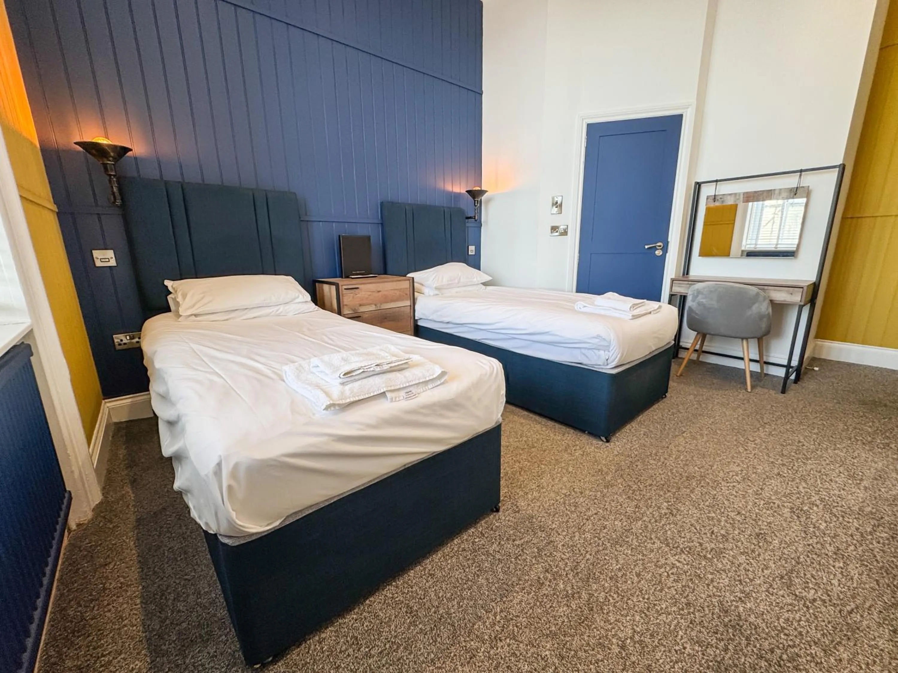 Bedroom, Bed in Delmont Hotel & View Restaurant