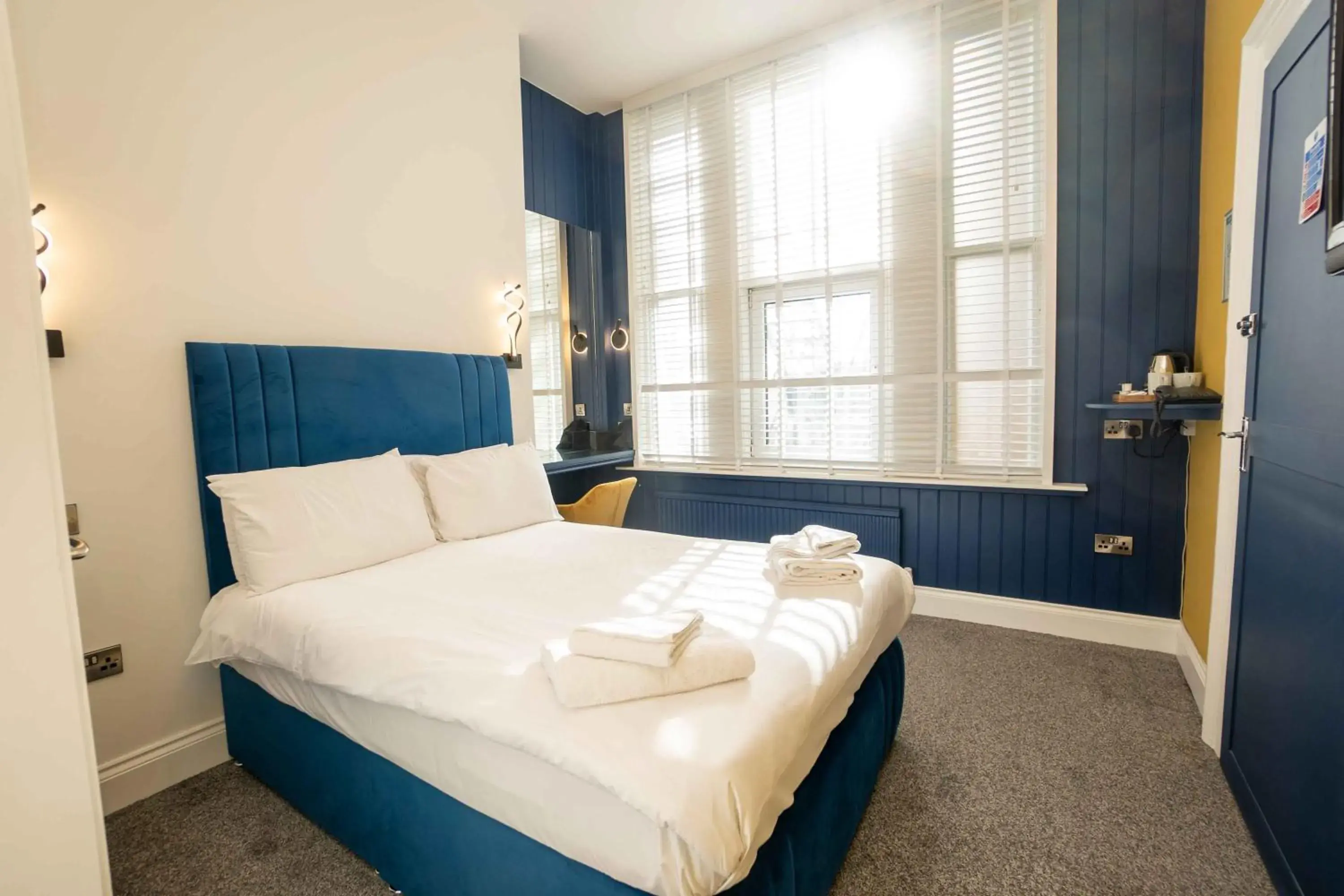 Bedroom, Bed in Delmont Hotel & View Restaurant Bedroom, Bed in Delmont Hotel & View Restaurant