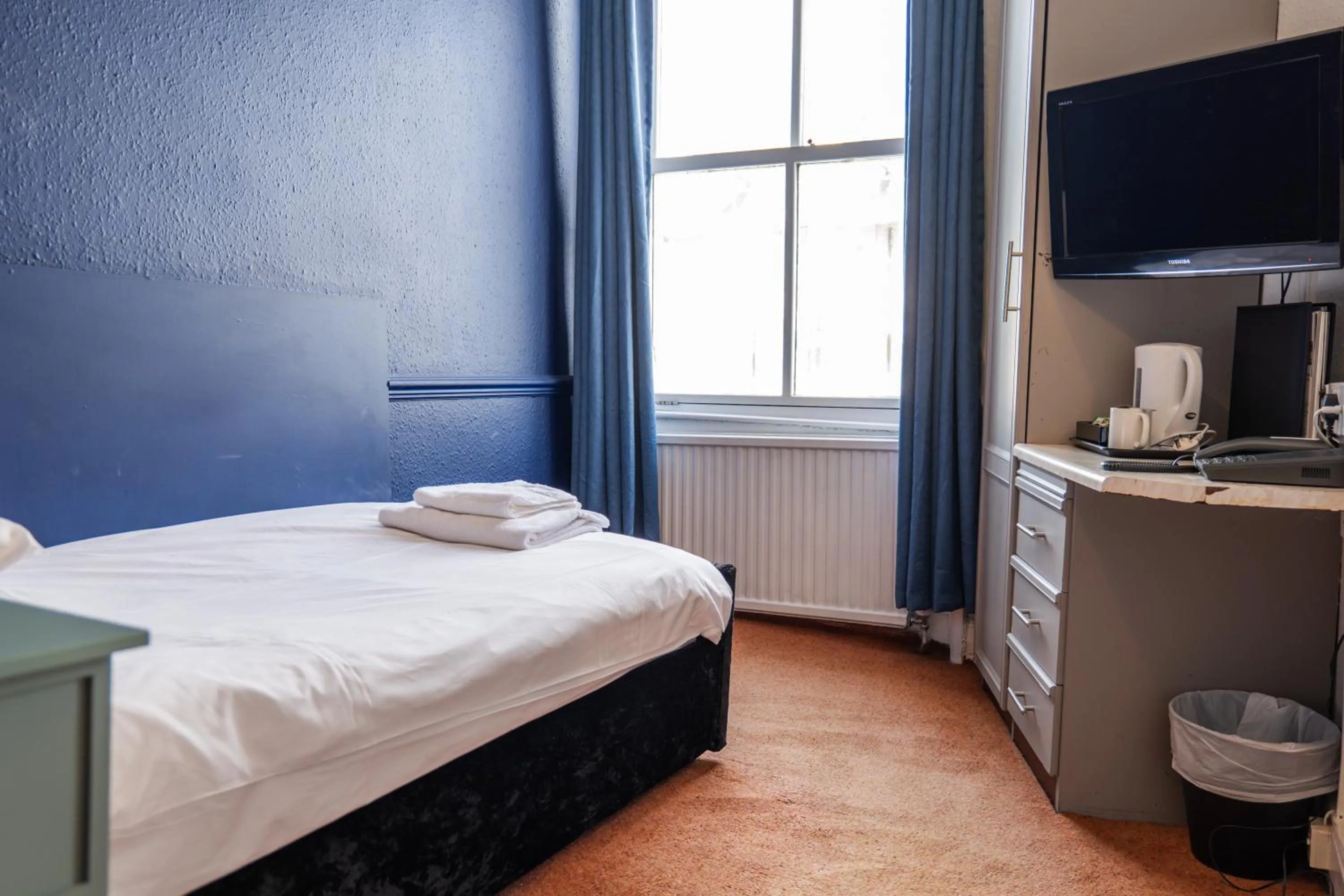 Bed in Delmont Hotel & View Restaurant