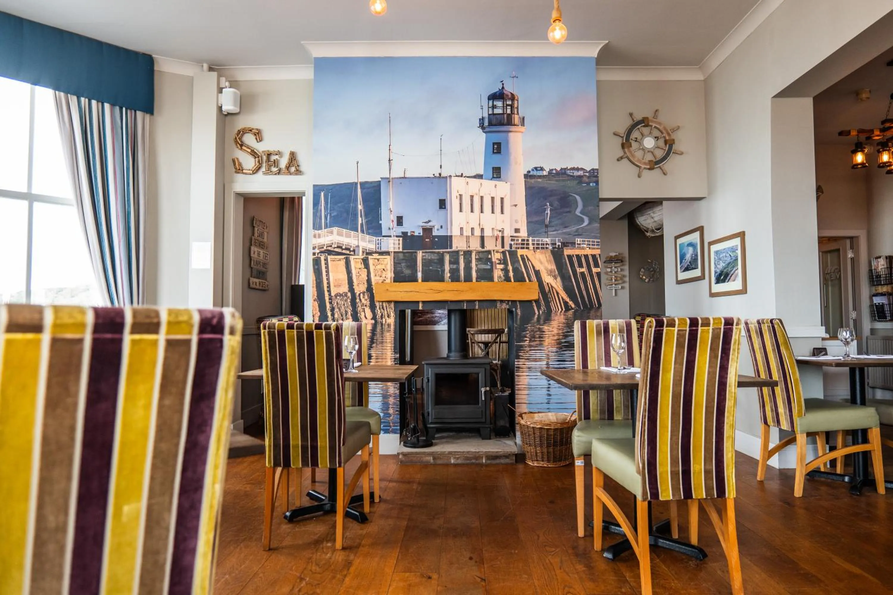 Restaurant/places to eat in Delmont Hotel & View Restaurant