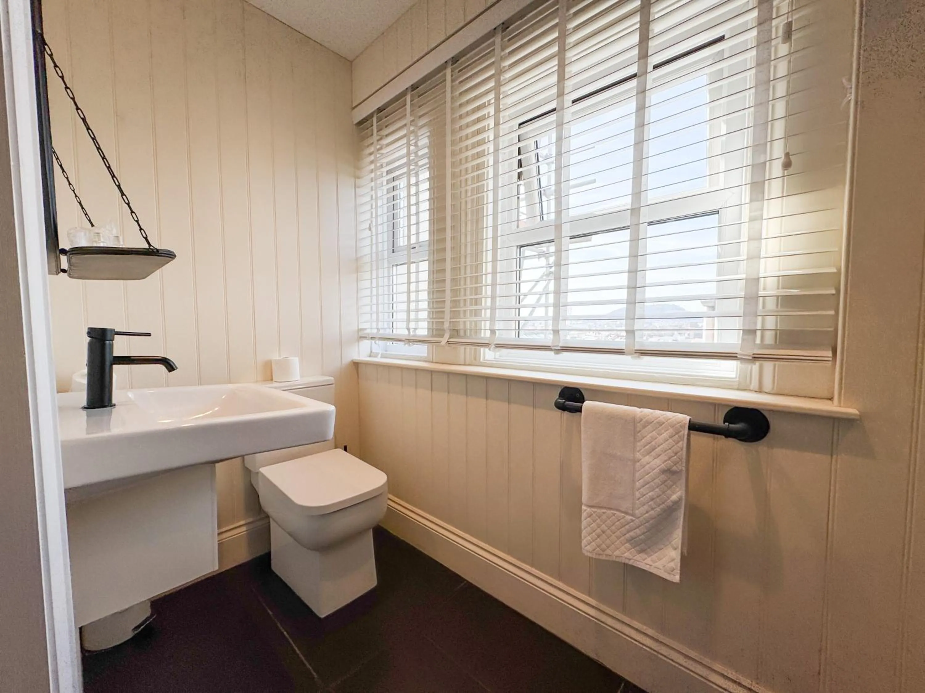Bathroom in Delmont Hotel & View Restaurant