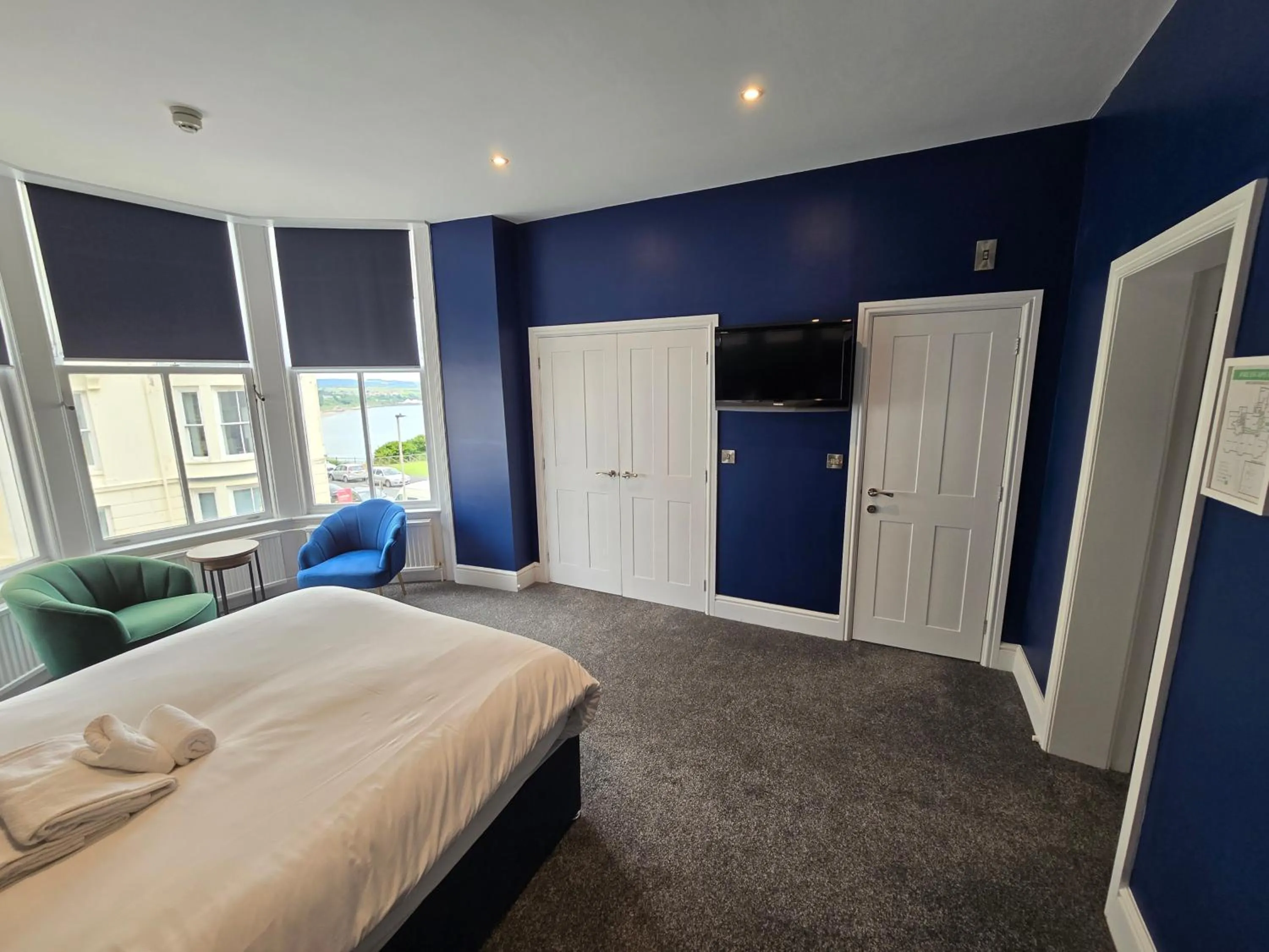 Bed in Delmont Hotel & View Restaurant