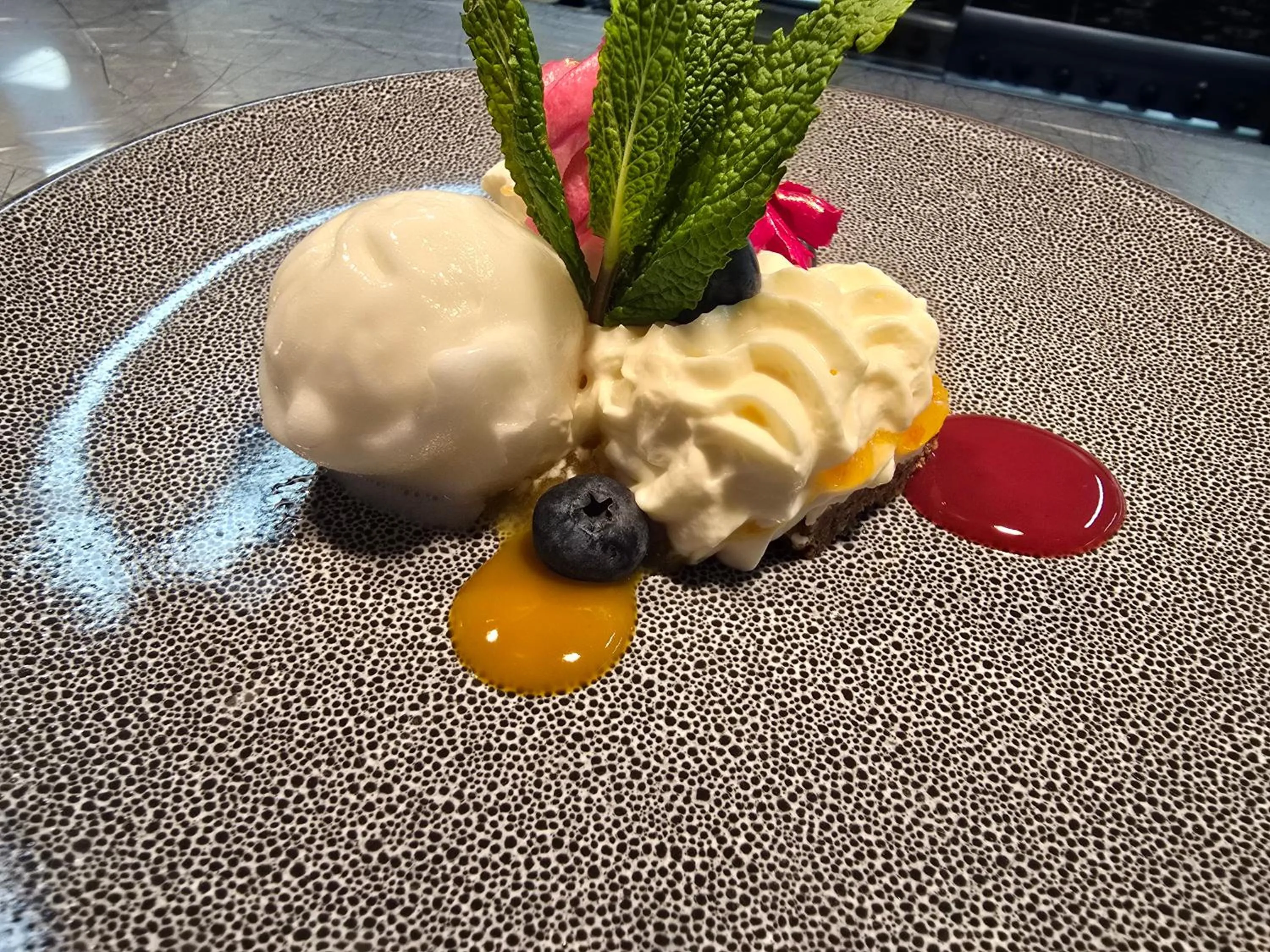 Restaurant/places to eat in Delmont Hotel & View Restaurant