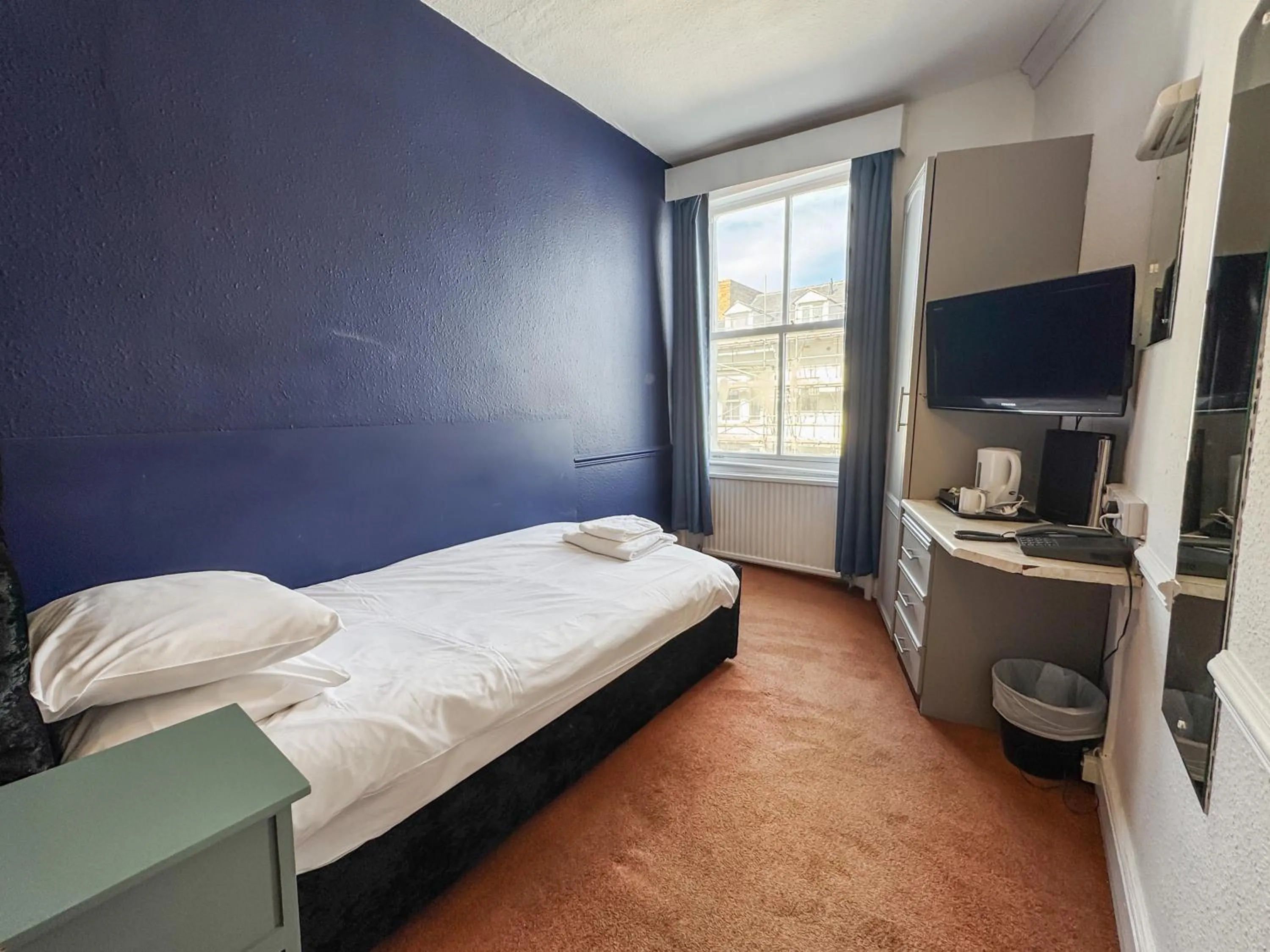 Bed in Delmont Hotel & View Restaurant