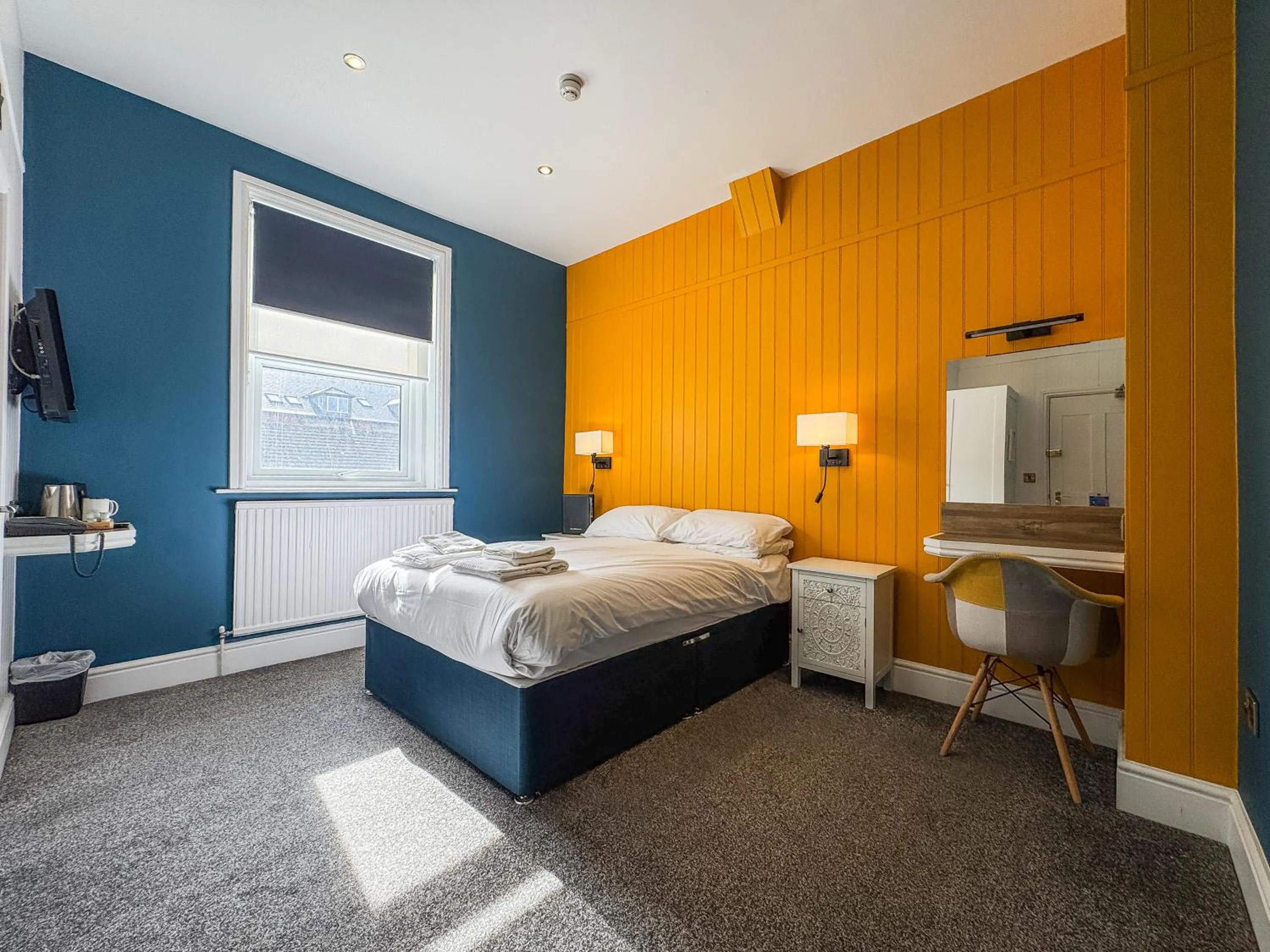 Bedroom, Bed in Delmont Hotel & View Restaurant