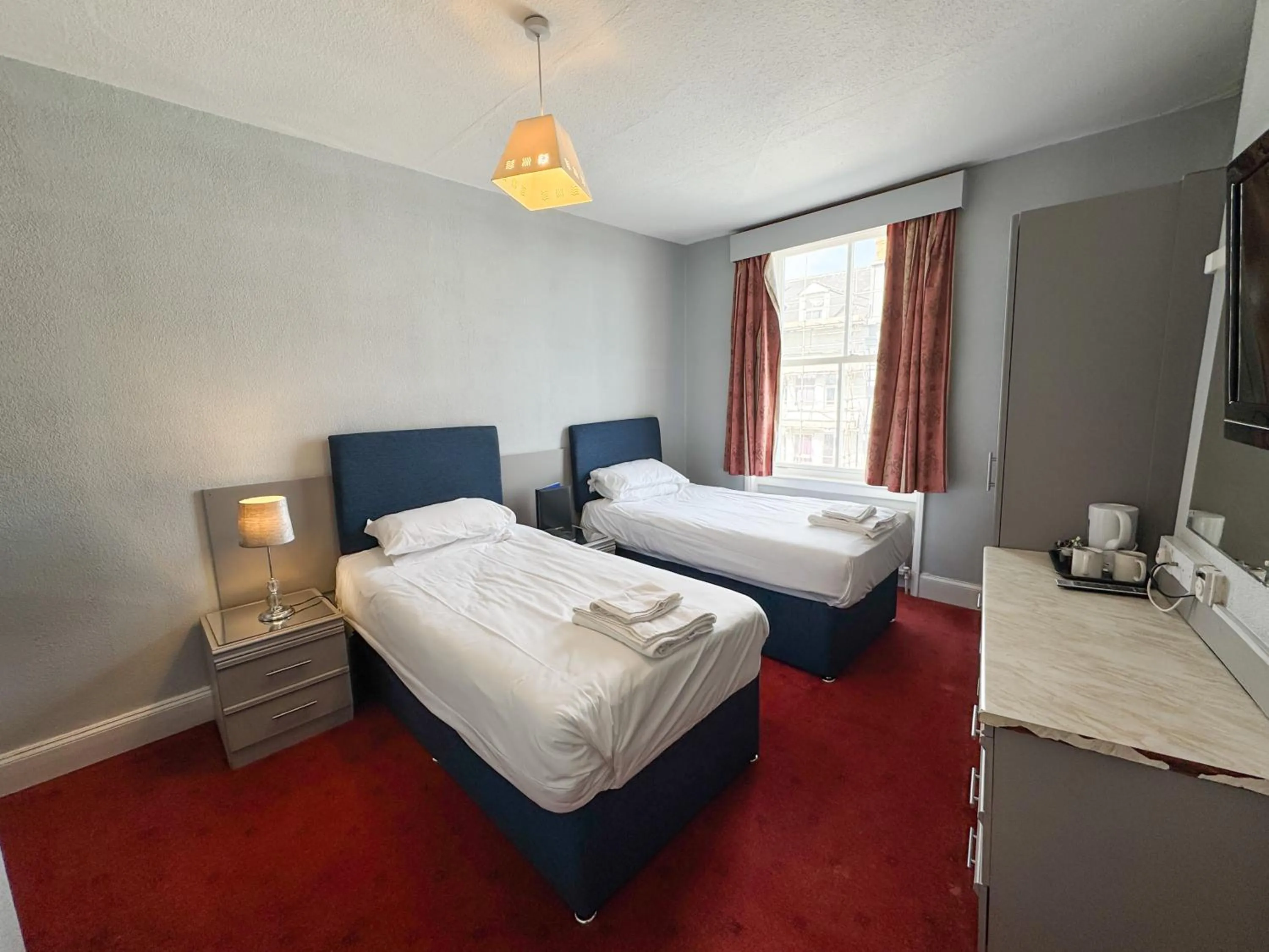 Bedroom, Bed in Delmont Hotel & View Restaurant