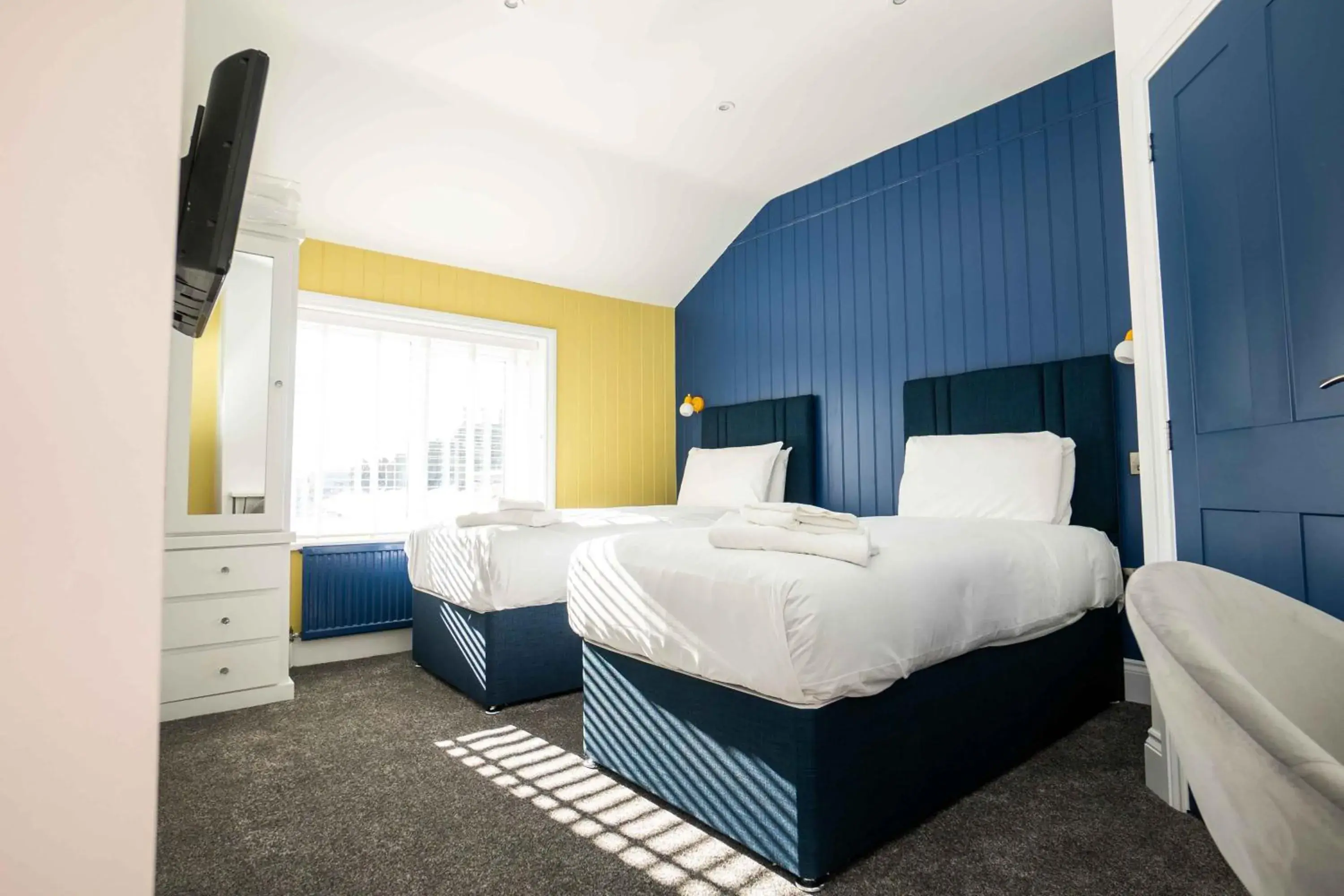 Bedroom, Bed in Delmont Hotel & View Restaurant Bedroom, Bed in Delmont Hotel & View Restaurant