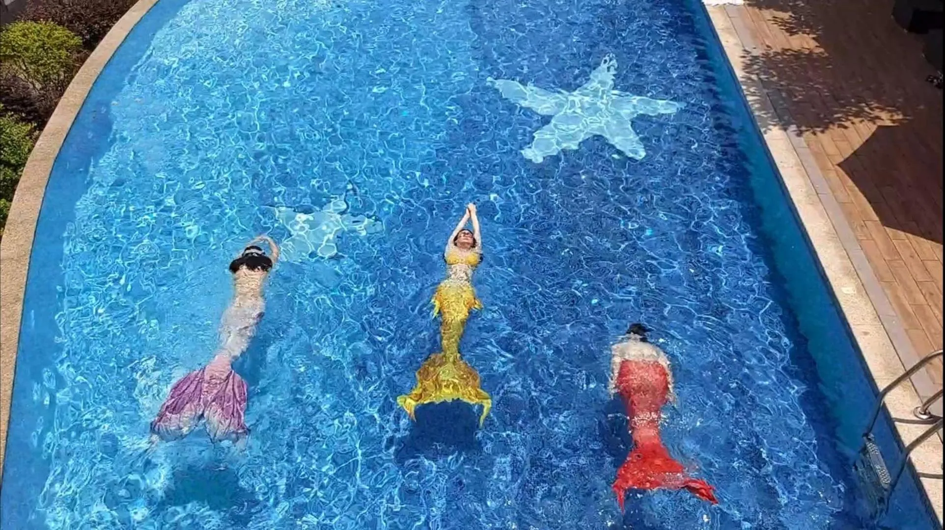 Swimming pool in Li River Resort