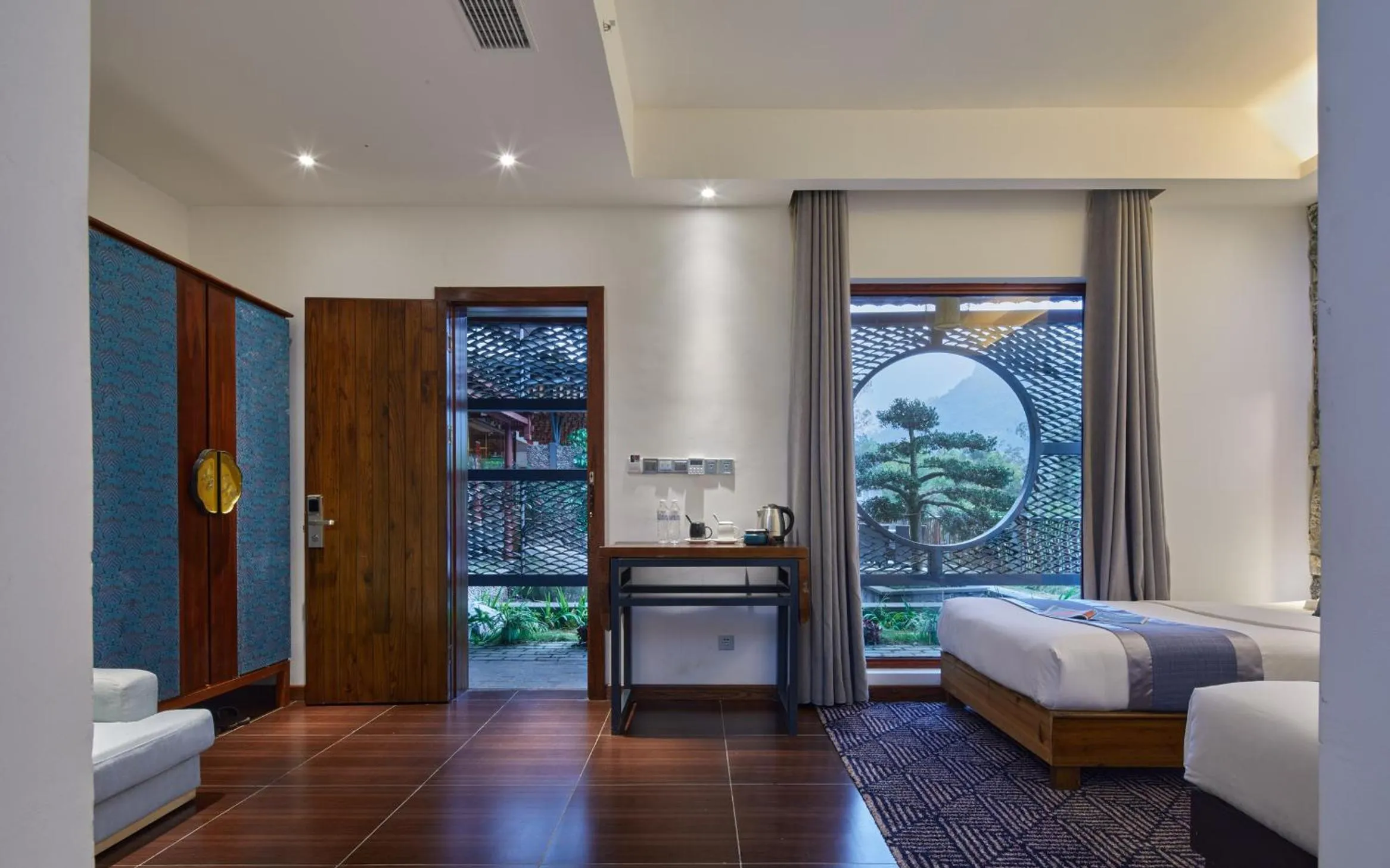 Photo of the whole room, Bed in Li River Resort