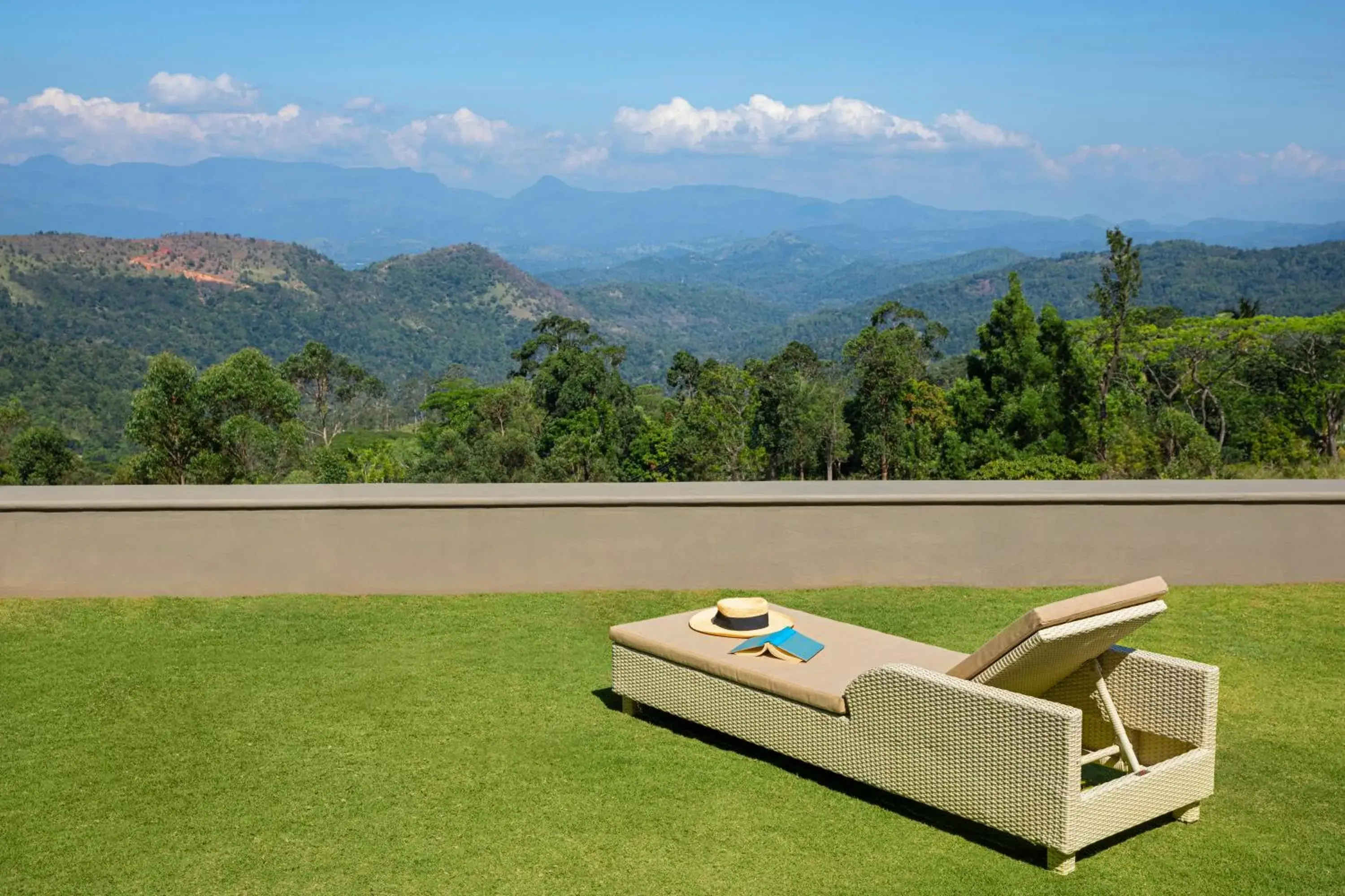 Mountain view in W15 Hanthana Estate Kandy Mountain view in W15 Hanthana Estate Kandy