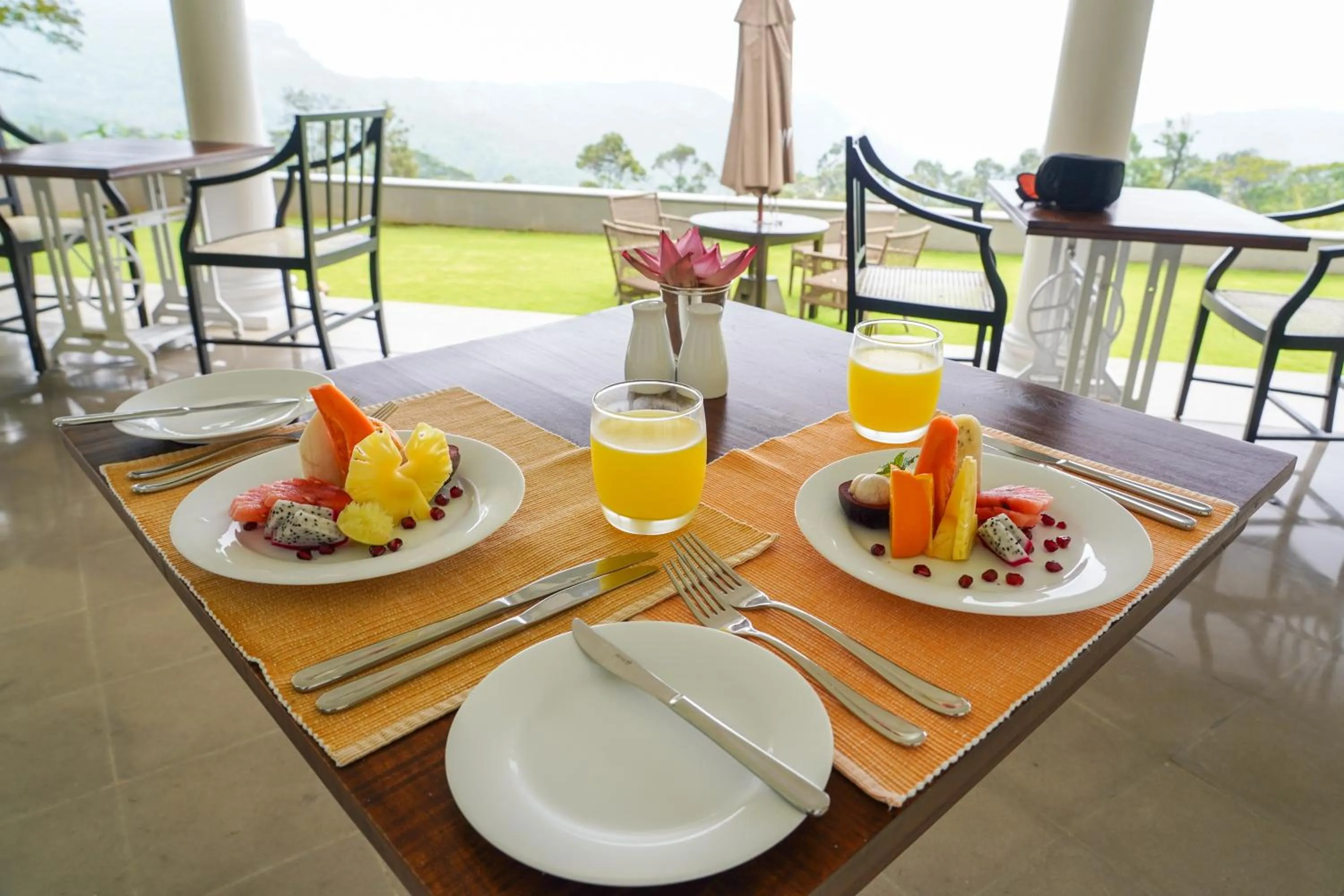 Food and drinks in W15 Hanthana Estate Kandy