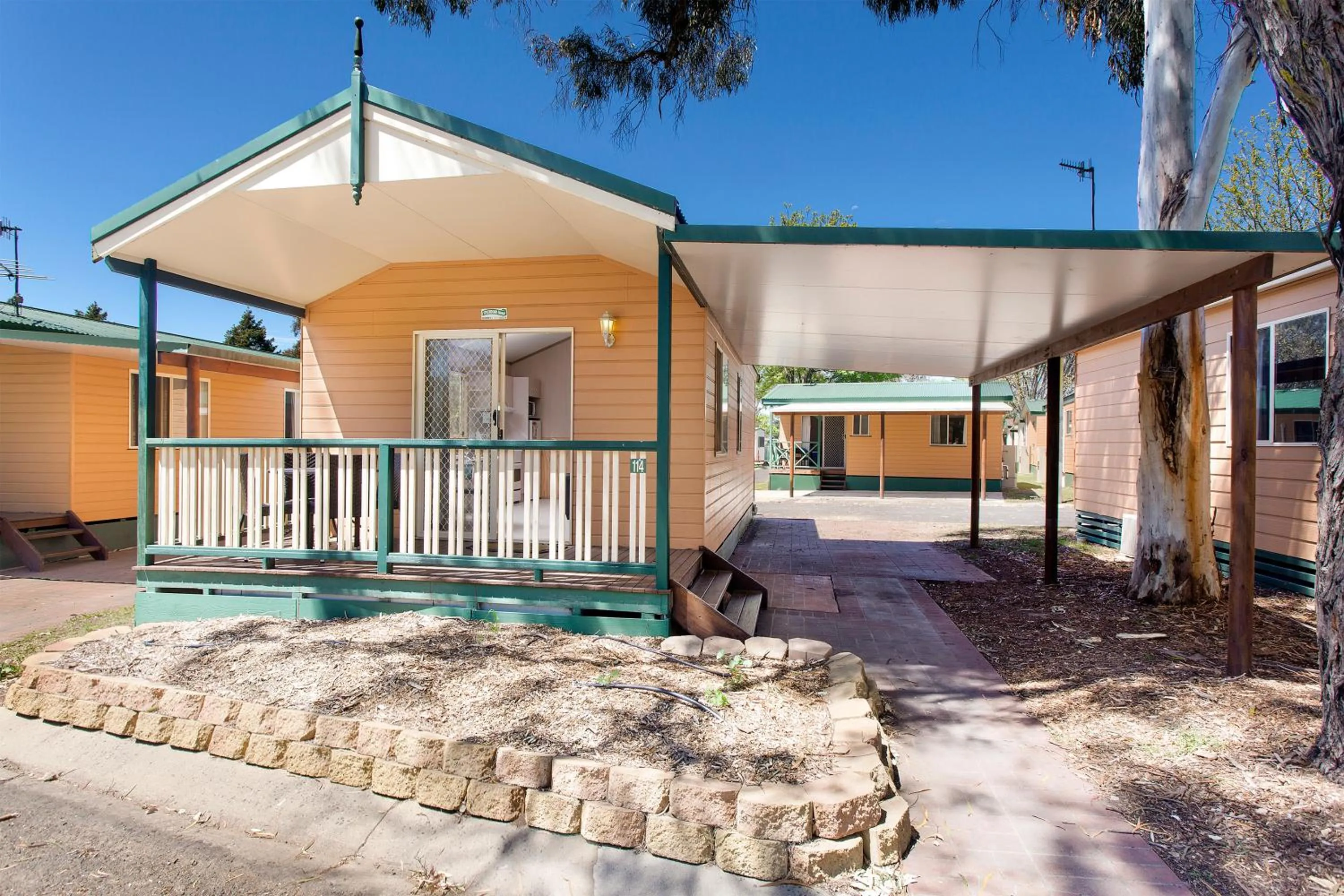 Property building in Armidale Tourist Park