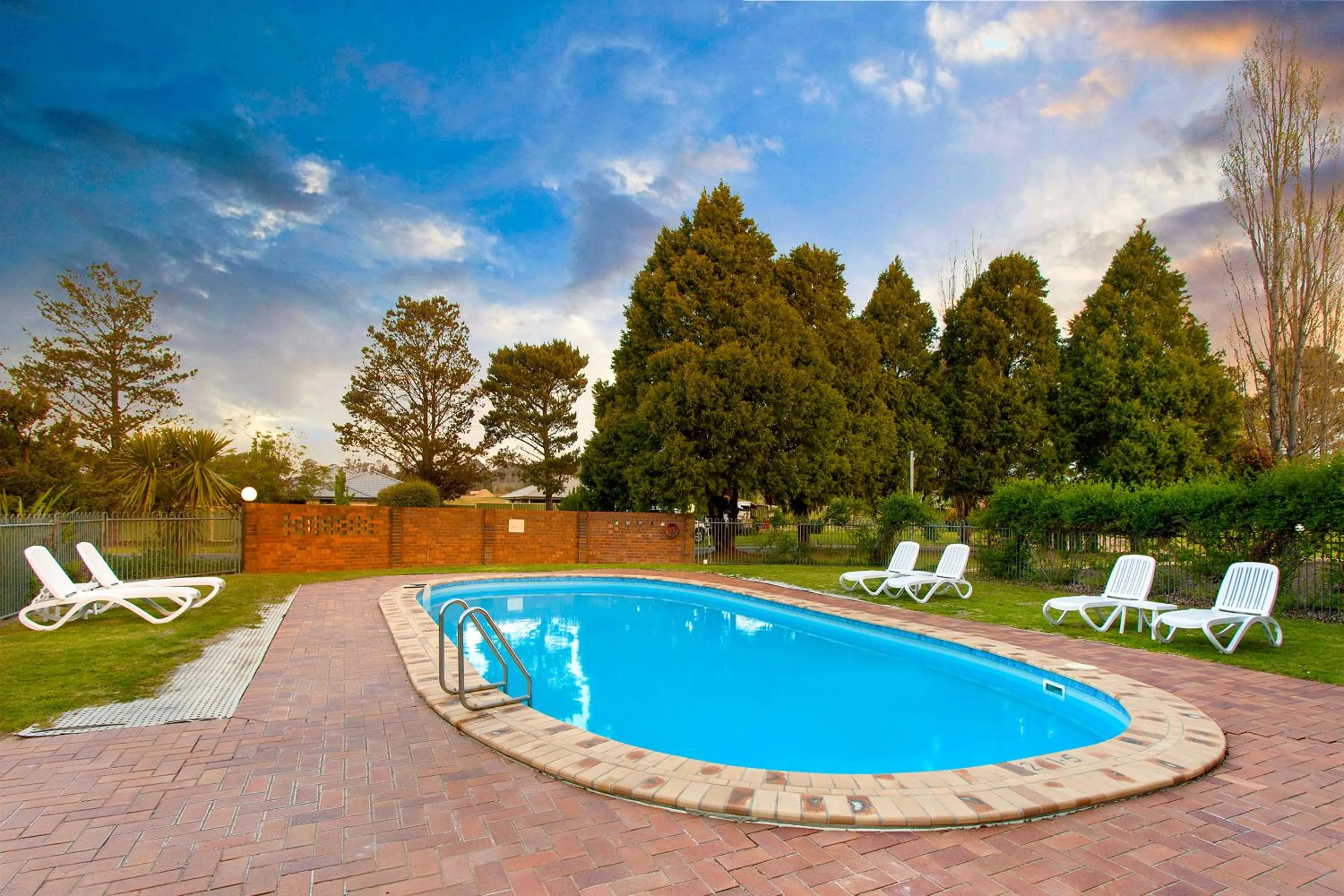 Swimming pool in Armidale Tourist Park