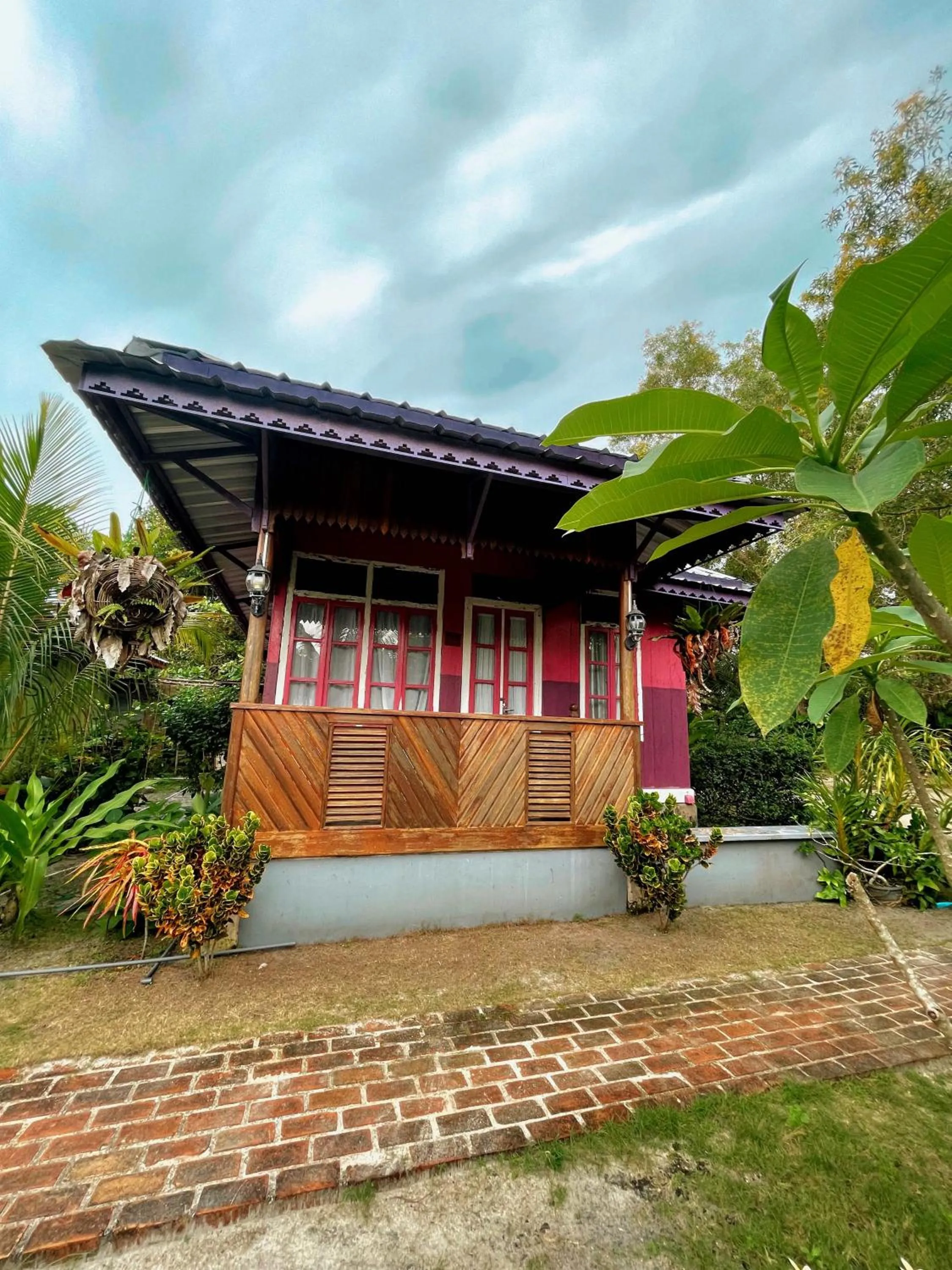 Rock and Wreck Dive Resort