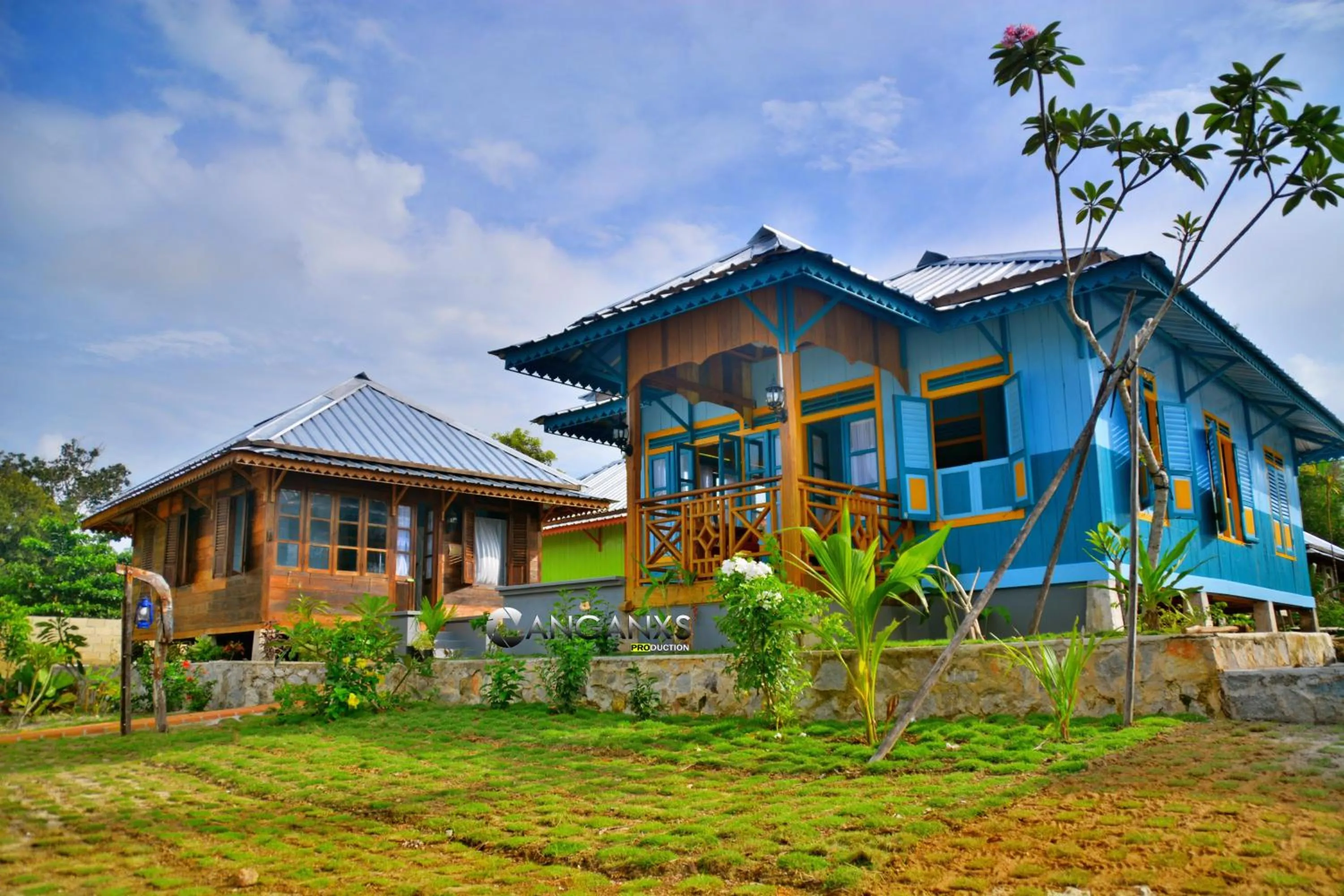 Property building in Rock and Wreck Dive Resort