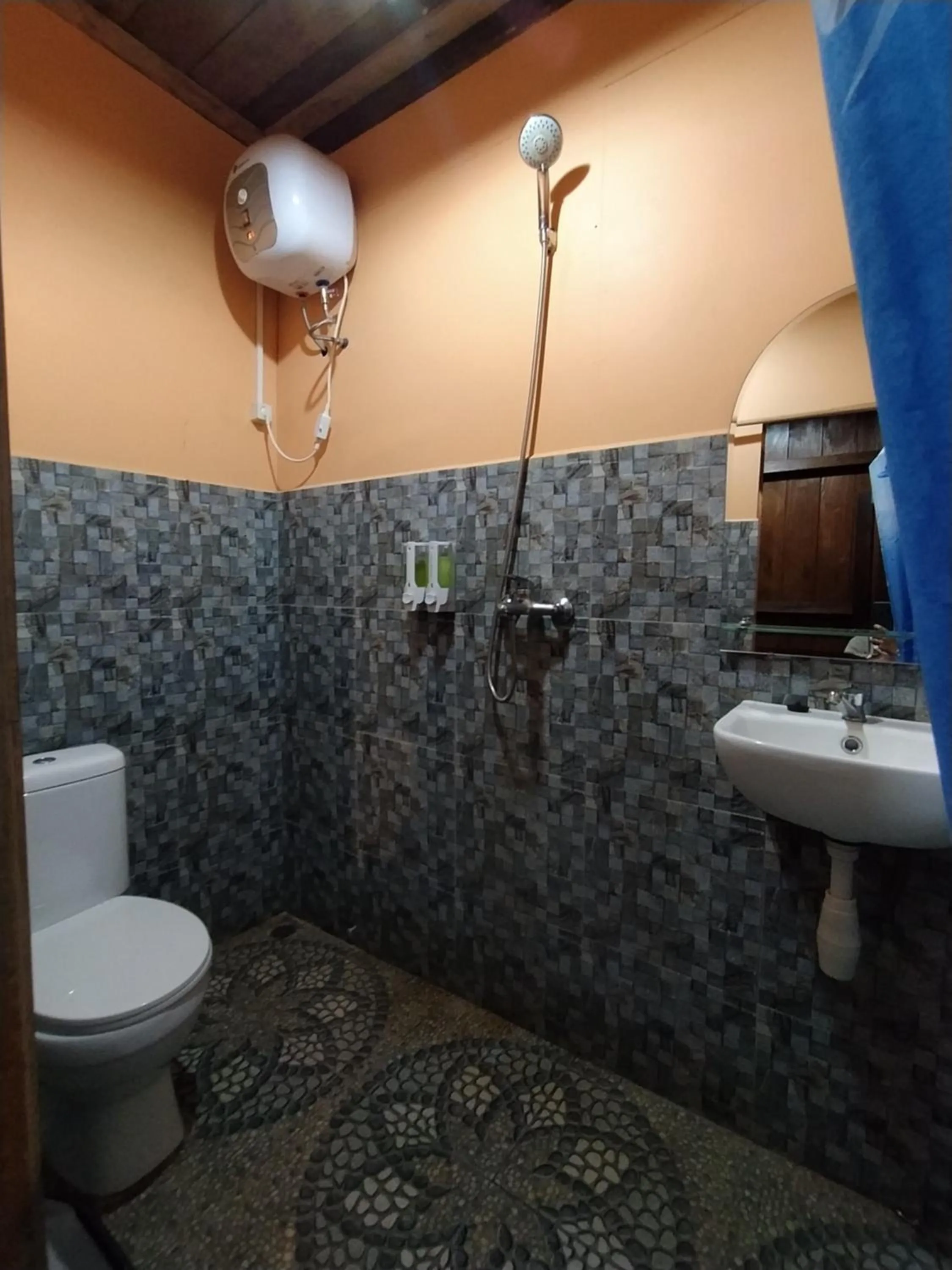 Rock and Wreck Dive Resort