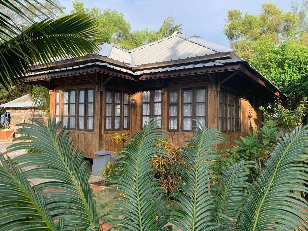 Rock and Wreck Dive Resort