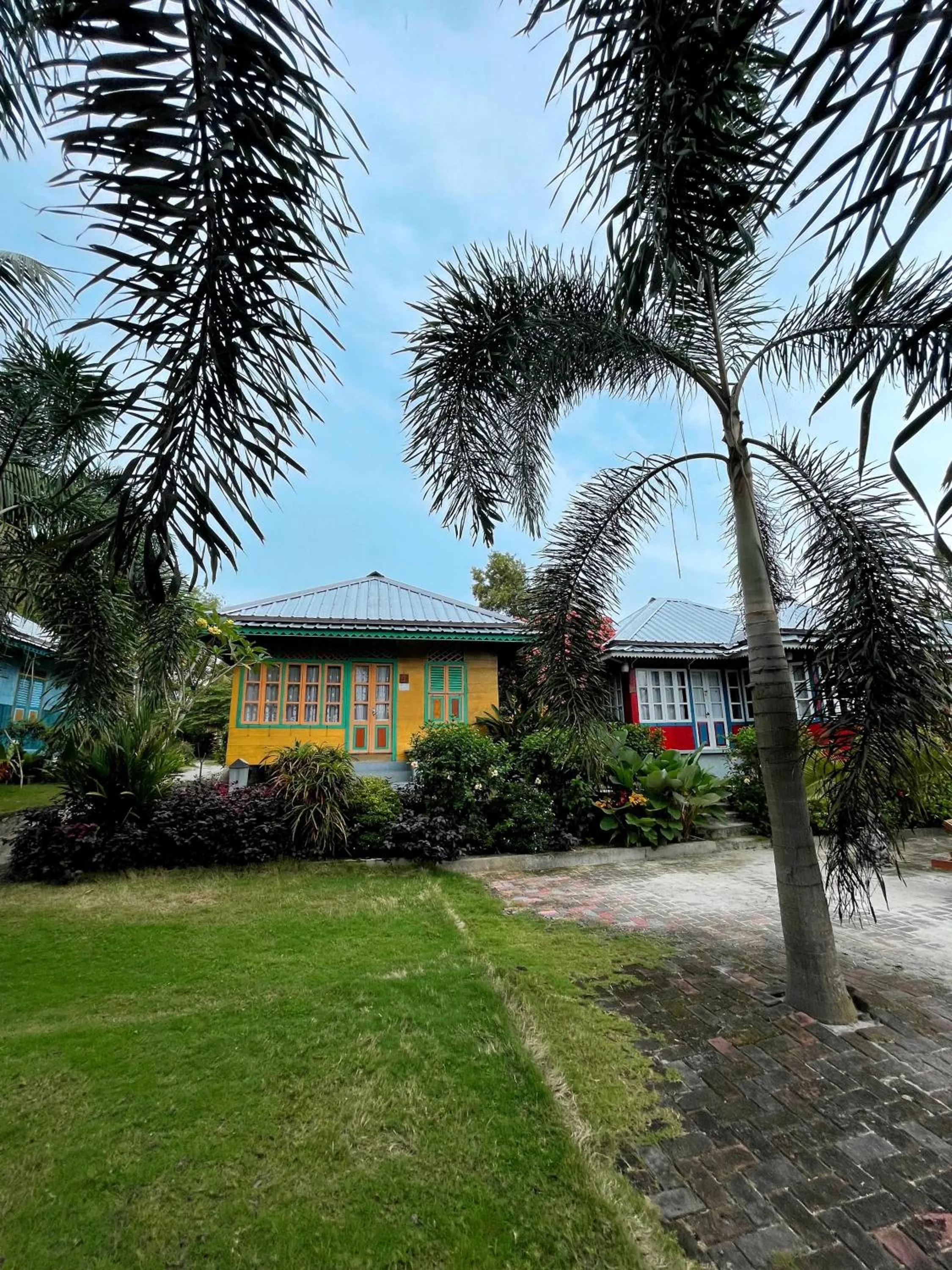 Rock and Wreck Dive Resort