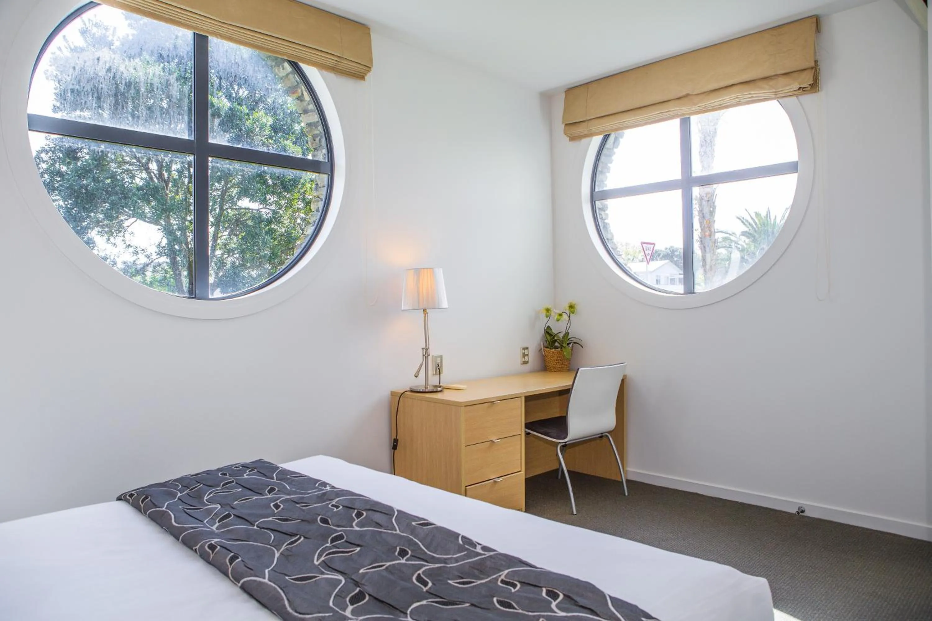 Bathroom, Bed in Waves