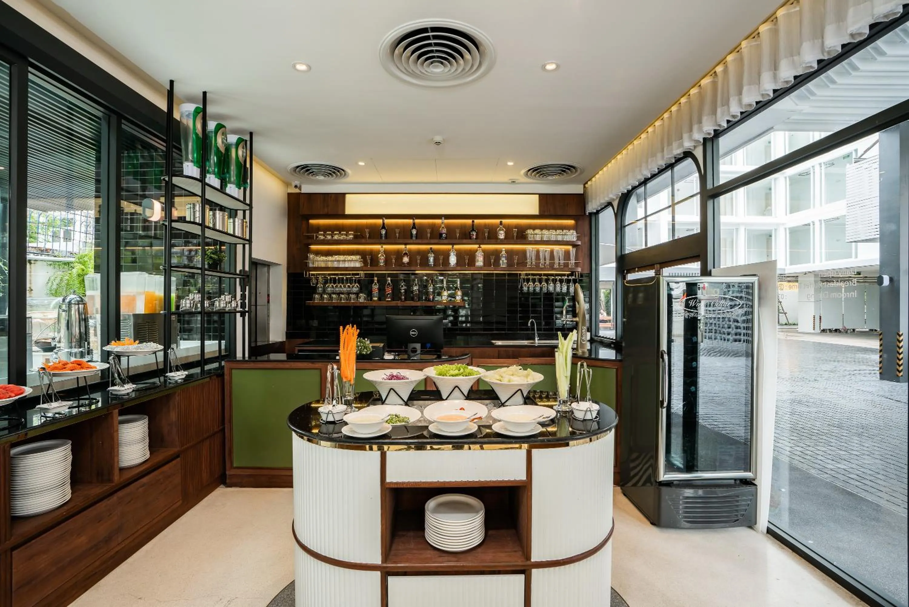 Restaurant/places to eat in Hotel Amber Sukhumvit 85