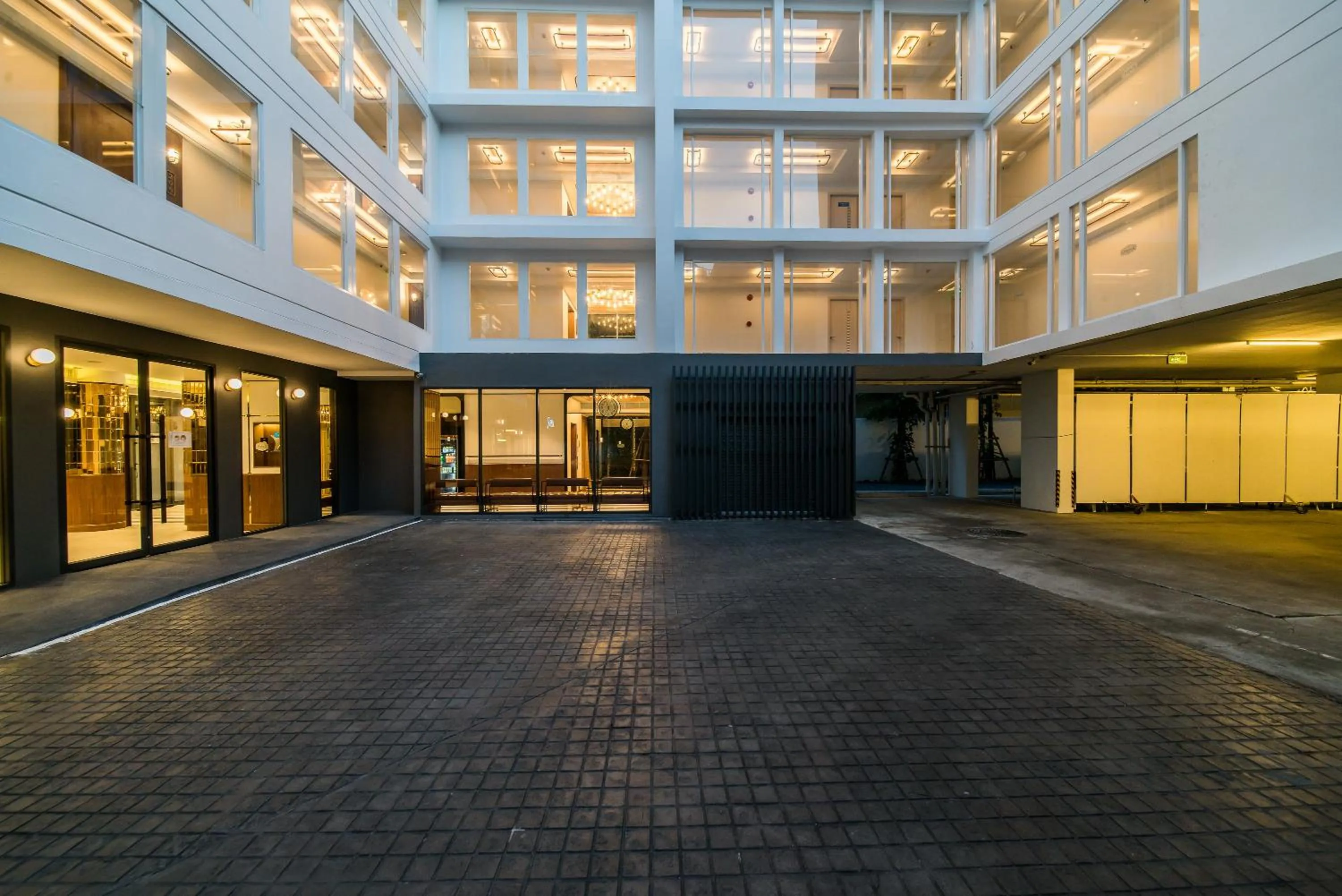 Facade/entrance in Hotel Amber Sukhumvit 85